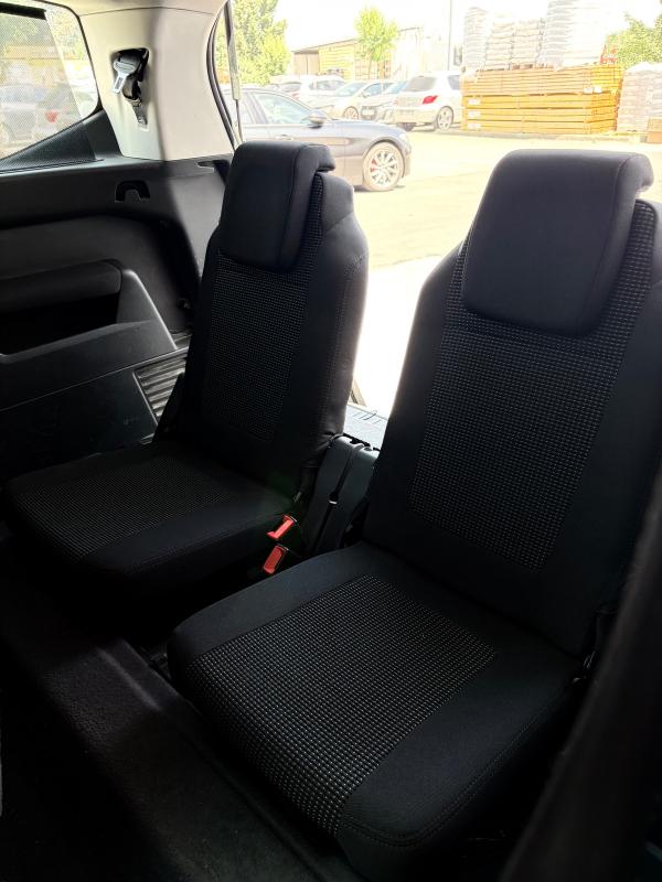 Peugeot 5008 7 PLACES 2012 1.6 HDi Active TOIT PANORAMIQUE RADAR BLUETOOTH RÉGULATEUR PAYER EN 3Foi