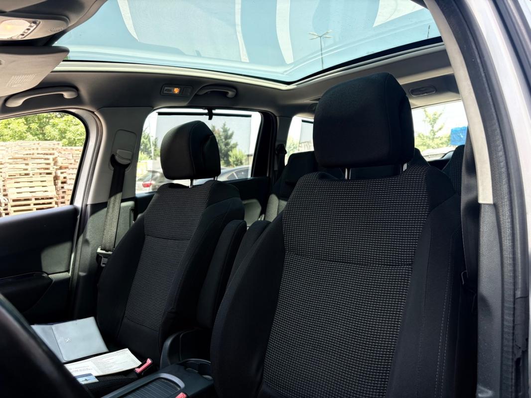 Peugeot 5008 7 PLACES 2012 1.6 HDi Active TOIT PANORAMIQUE RADAR BLUETOOTH RÉGULATEUR PAYER EN 3Foi