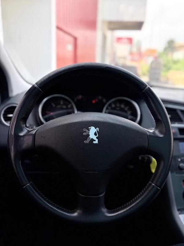 Peugeot 5008 7 PLACES 2012 1.6 HDi Active TOIT PANORAMIQUE RADAR BLUETOOTH RÉGULATEUR PAYER EN 3Foi
