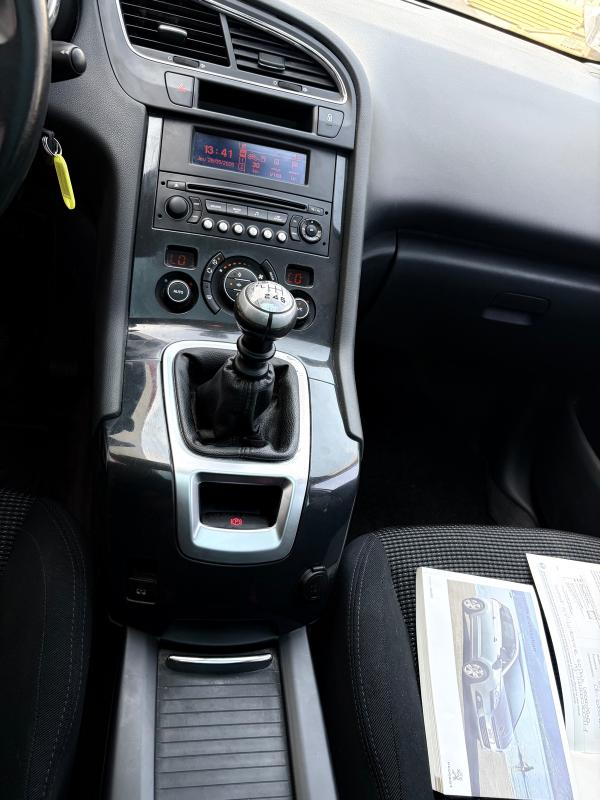 Peugeot 5008 7 PLACES 2012 1.6 HDi Active TOIT PANORAMIQUE RADAR BLUETOOTH RÉGULATEUR PAYER EN 3Foi