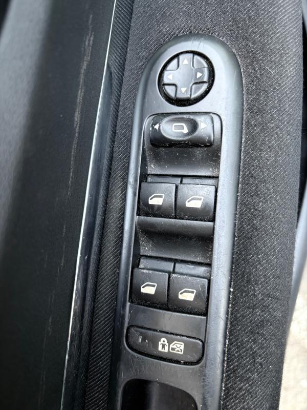 Peugeot 5008 7 PLACES 2012 1.6 HDi Active TOIT PANORAMIQUE RADAR BLUETOOTH RÉGULATEUR PAYER EN 3Foi