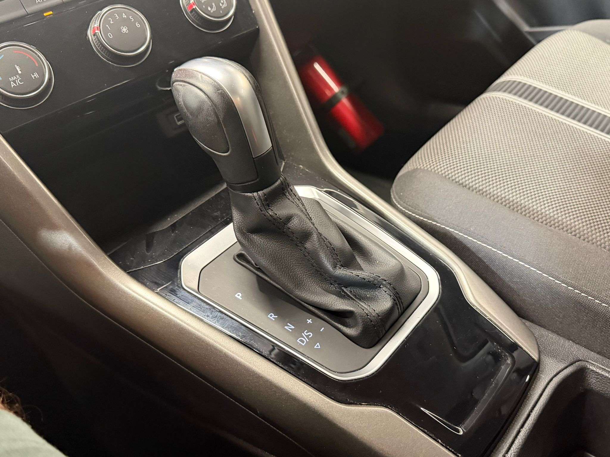 Volkswagen T-Roc 1.5 TSI ACT * SPO R T * GAR 12 MOIS * 1ER PROP