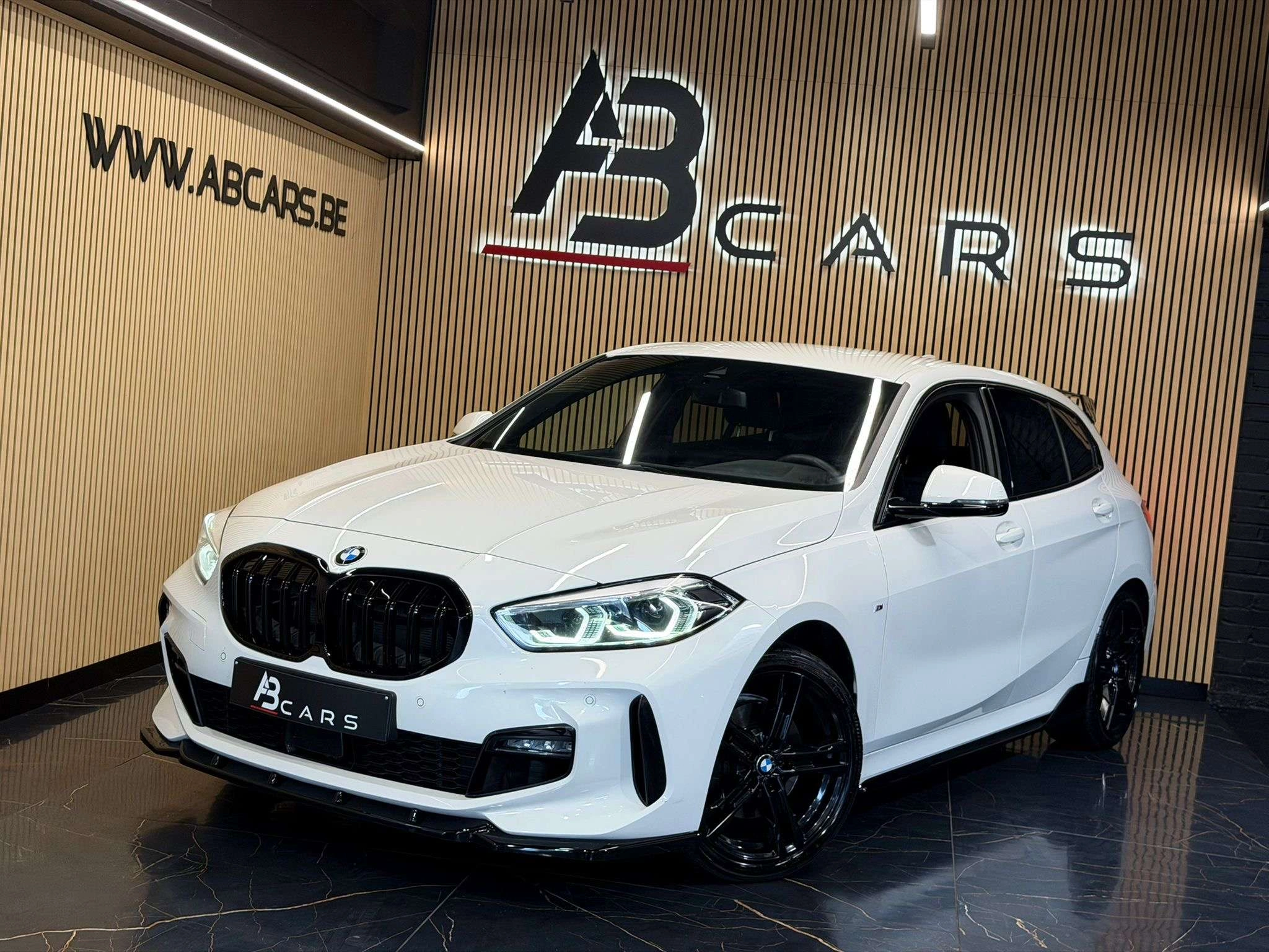 BMW 118 118i * PACK M PERFORMANCE * GAR 12 MOIS * 1ER PROPRIO *
