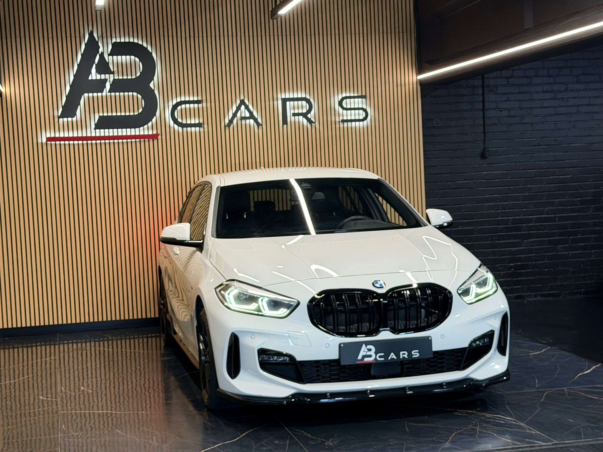 BMW 118 118i * PACK M PERFORMANCE * GAR 12 MOIS * 1ER PROPRIO *