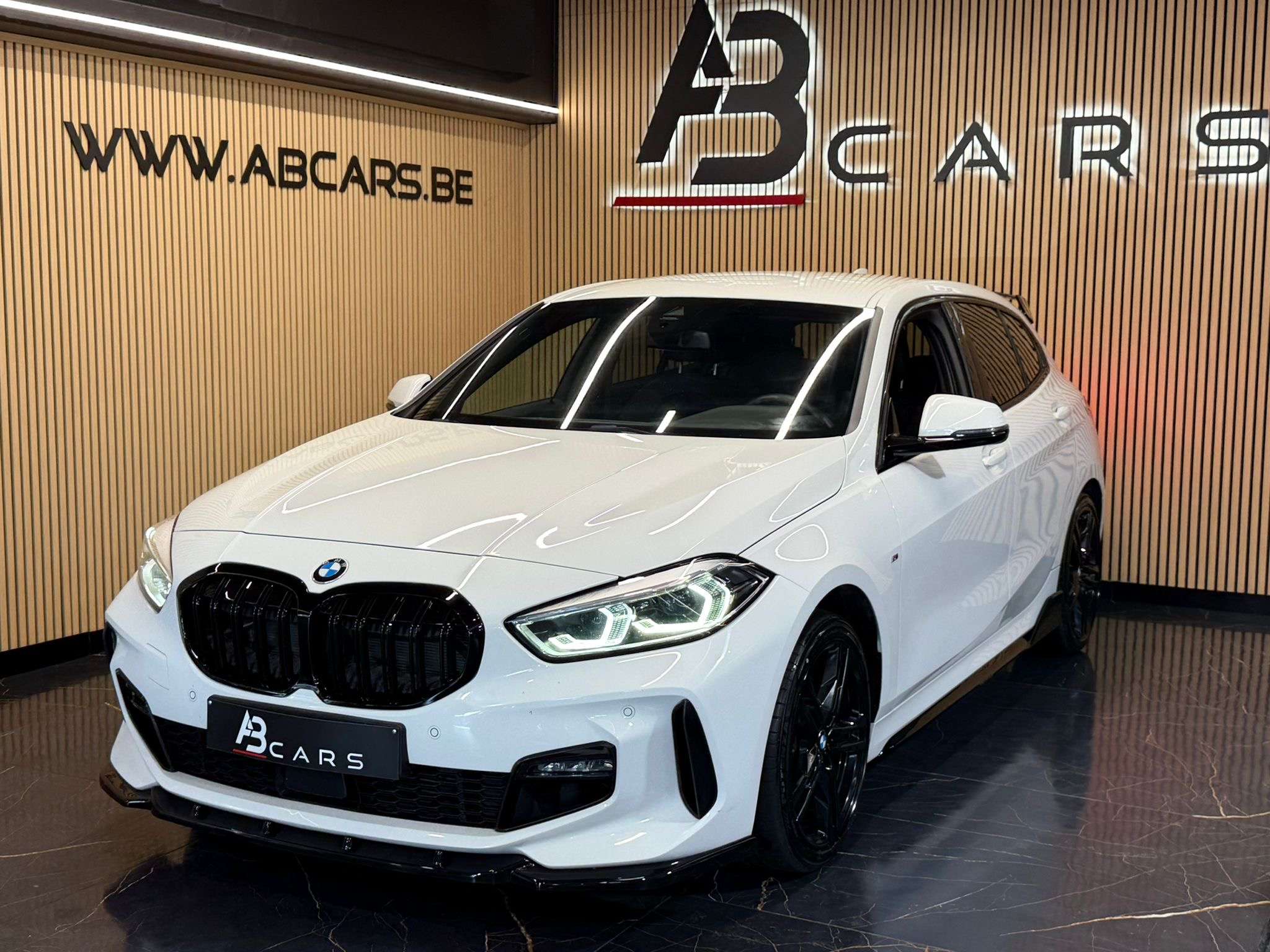 BMW 118 118i * PACK M PERFORMANCE * GAR 12 MOIS * 1ER PROPRIO *
