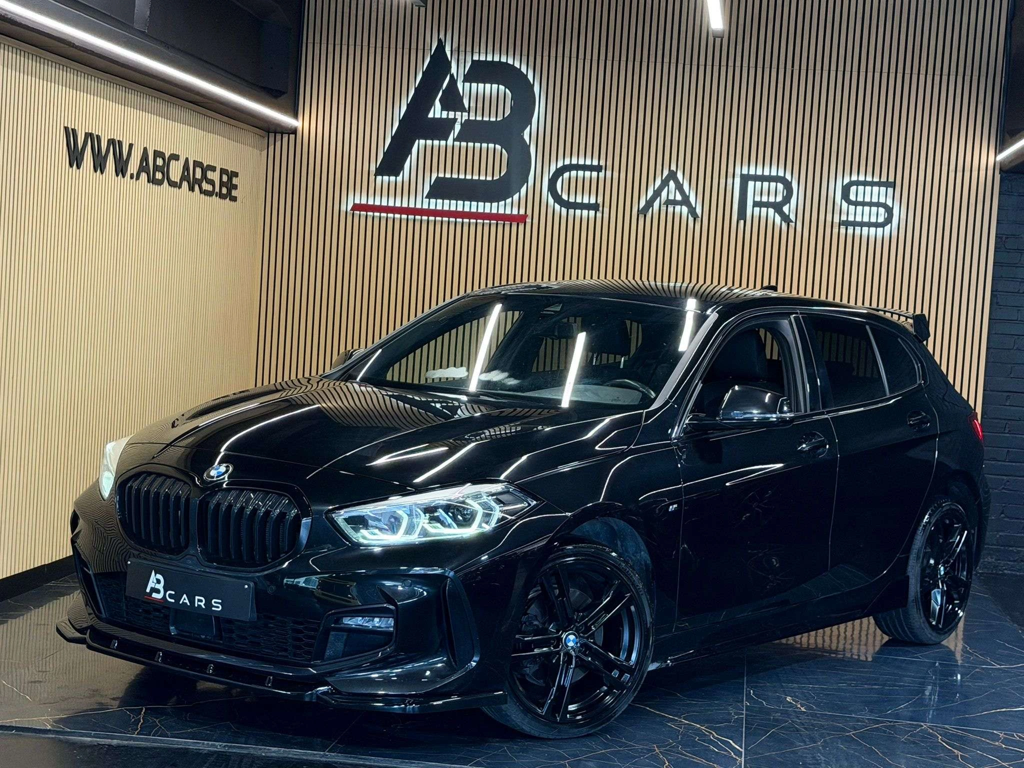 BMW 118 118iA * PACK M PERFORMANCE * GAR 12 MOIS *  1ER PROPRIÉTAIRE *