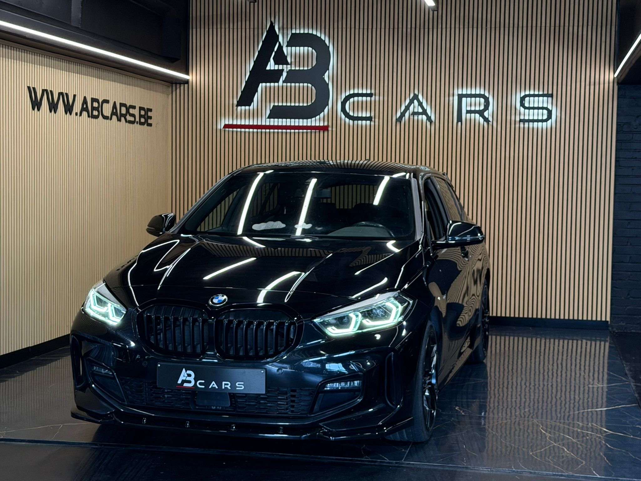 BMW 118 118iA * PACK M PERFORMANCE * GAR 12 MOIS *  1ER PROPRIÉTAIRE *