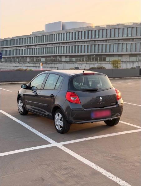 Renault Clio IV 1.2 16V 75 AUTHENTIQUE