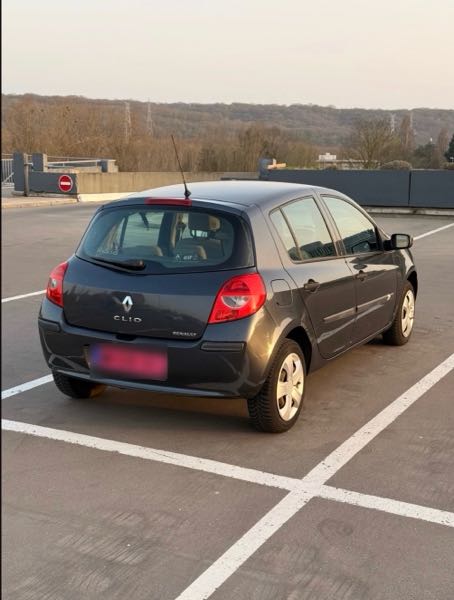 Renault Clio IV 1.2 16V 75 AUTHENTIQUE