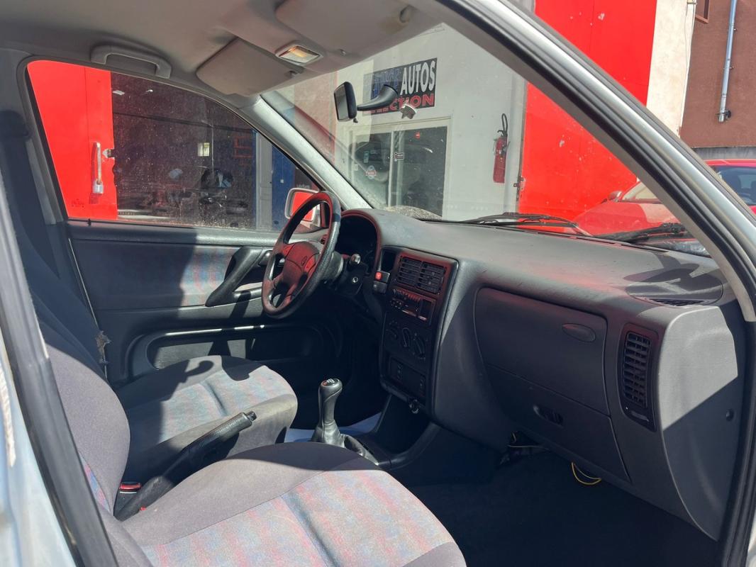 Volkswagen Polo 1.4 ESSENCE 60 CH EMBRAYAGE & DISTRI NEUFS | ENTIÈREMENT RÉVISÉE GARANTIE