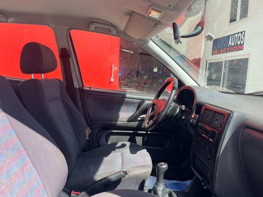 Volkswagen Polo 1.4 ESSENCE 60 CH EMBRAYAGE & DISTRI NEUFS | ENTIÈREMENT RÉVISÉE GARANTIE