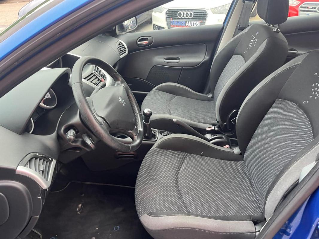 Peugeot 206+ 1.4 73 CH ESSENCE - ENTIÈREMENT RÉVISÉE ET GARANTIE 12 MOIS