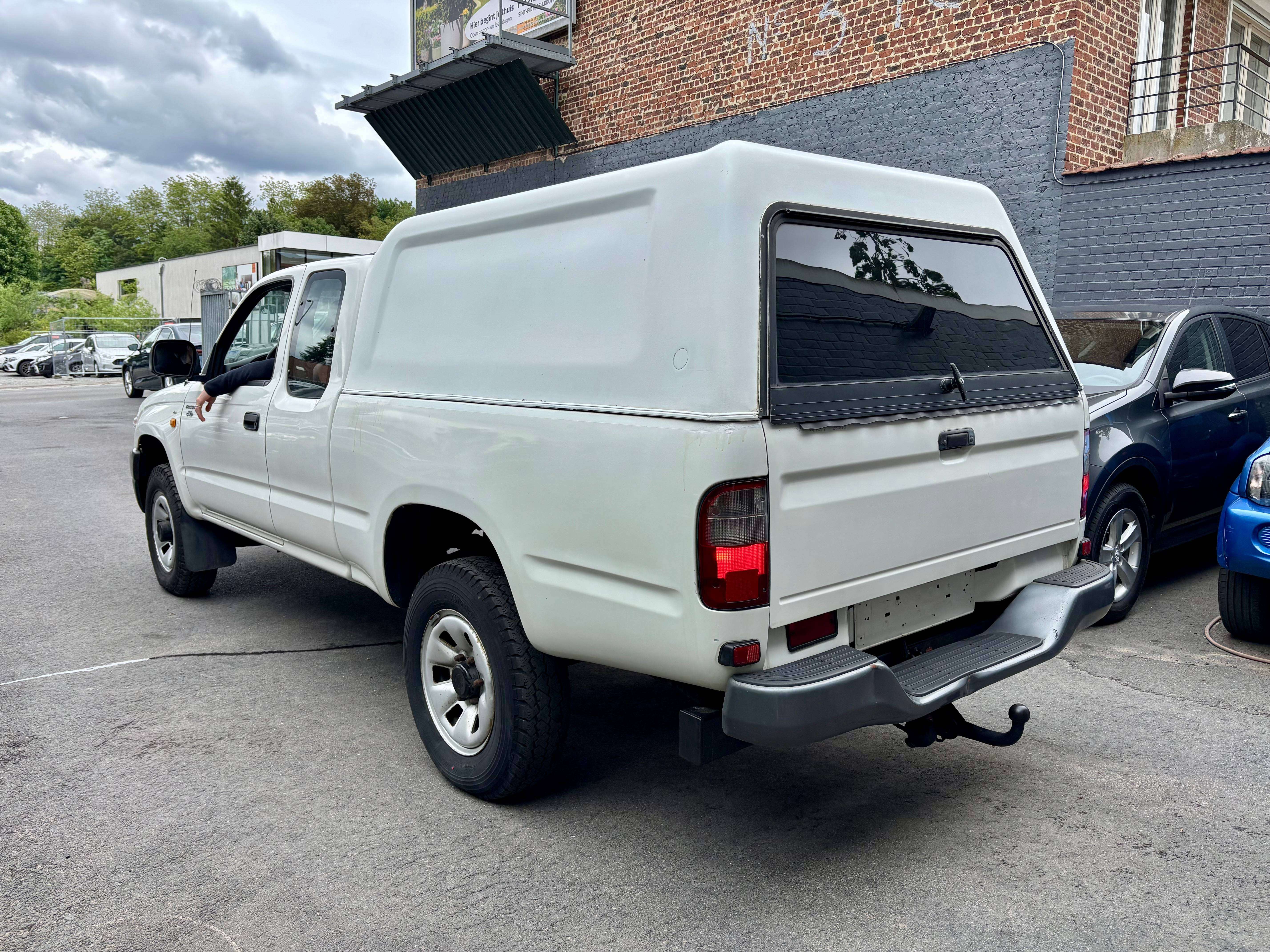 Toyota Hilux Extra Cab 2.5 D4D 102 cv 4WD 2+2  Belgium car