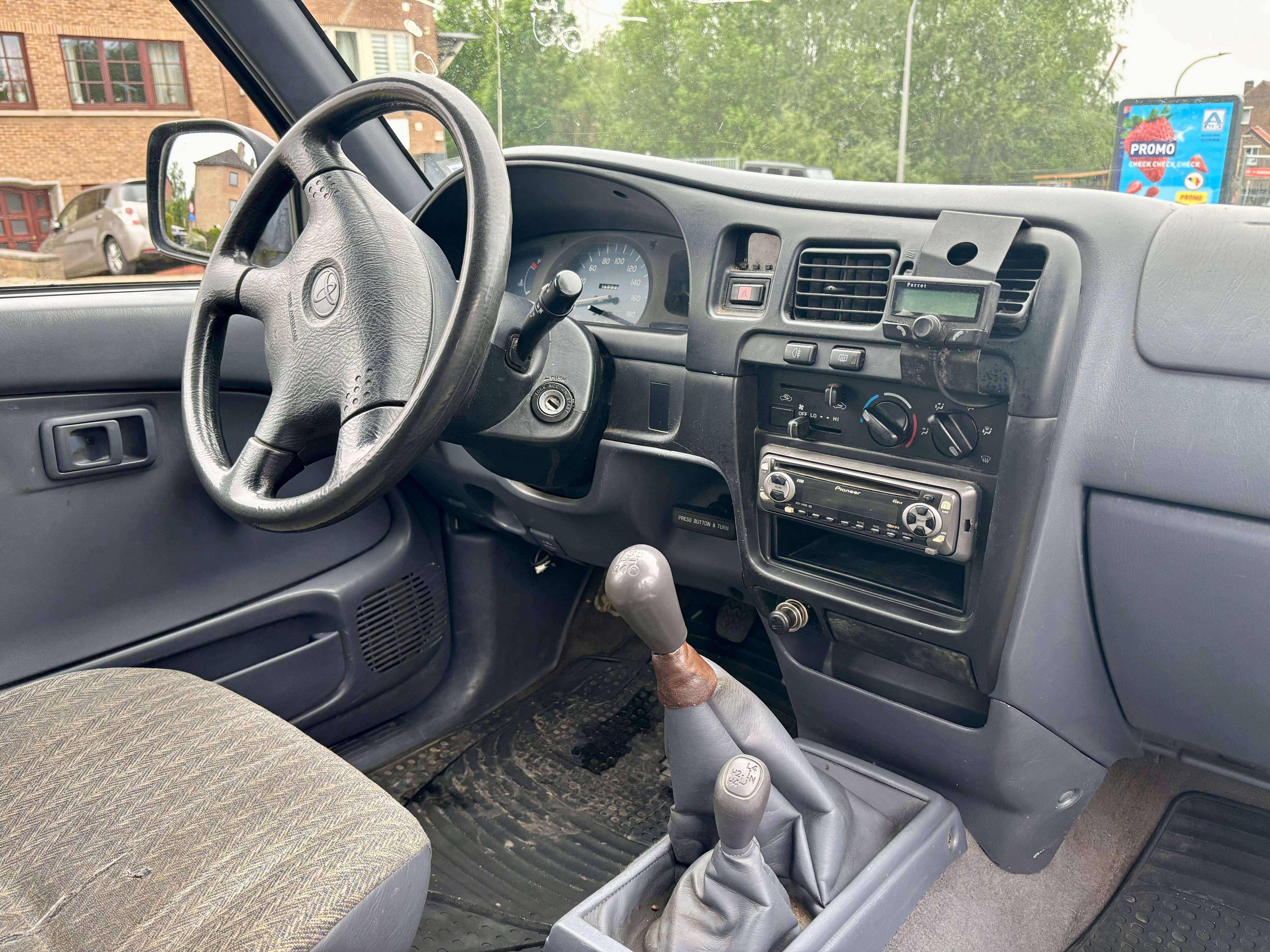 Toyota Hilux Extra Cab 2.5 D4D 102 cv 4WD 2+2  Belgium car