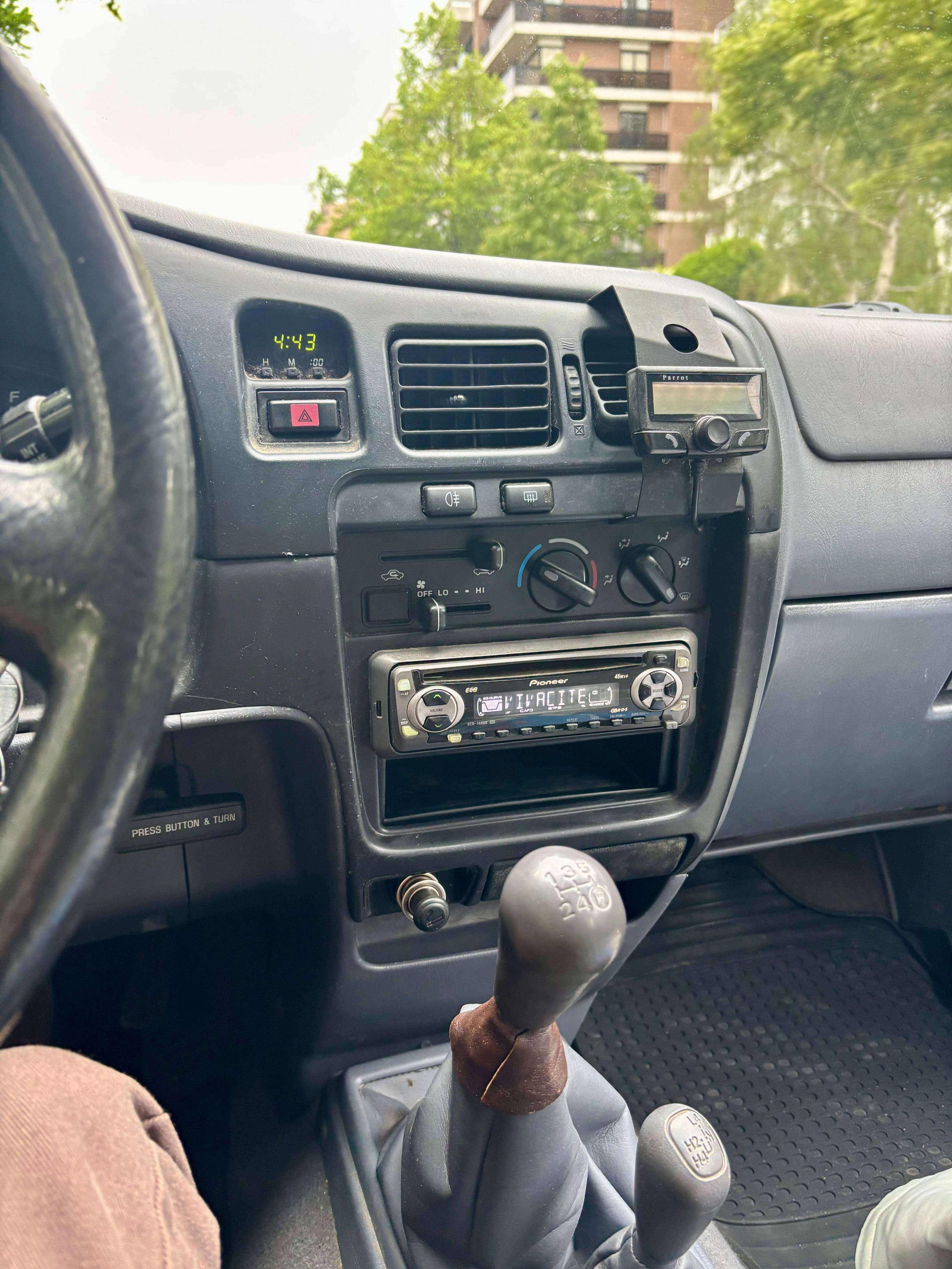 Toyota Hilux Extra Cab 2.5 D4D 102 cv 4WD 2+2  Belgium car