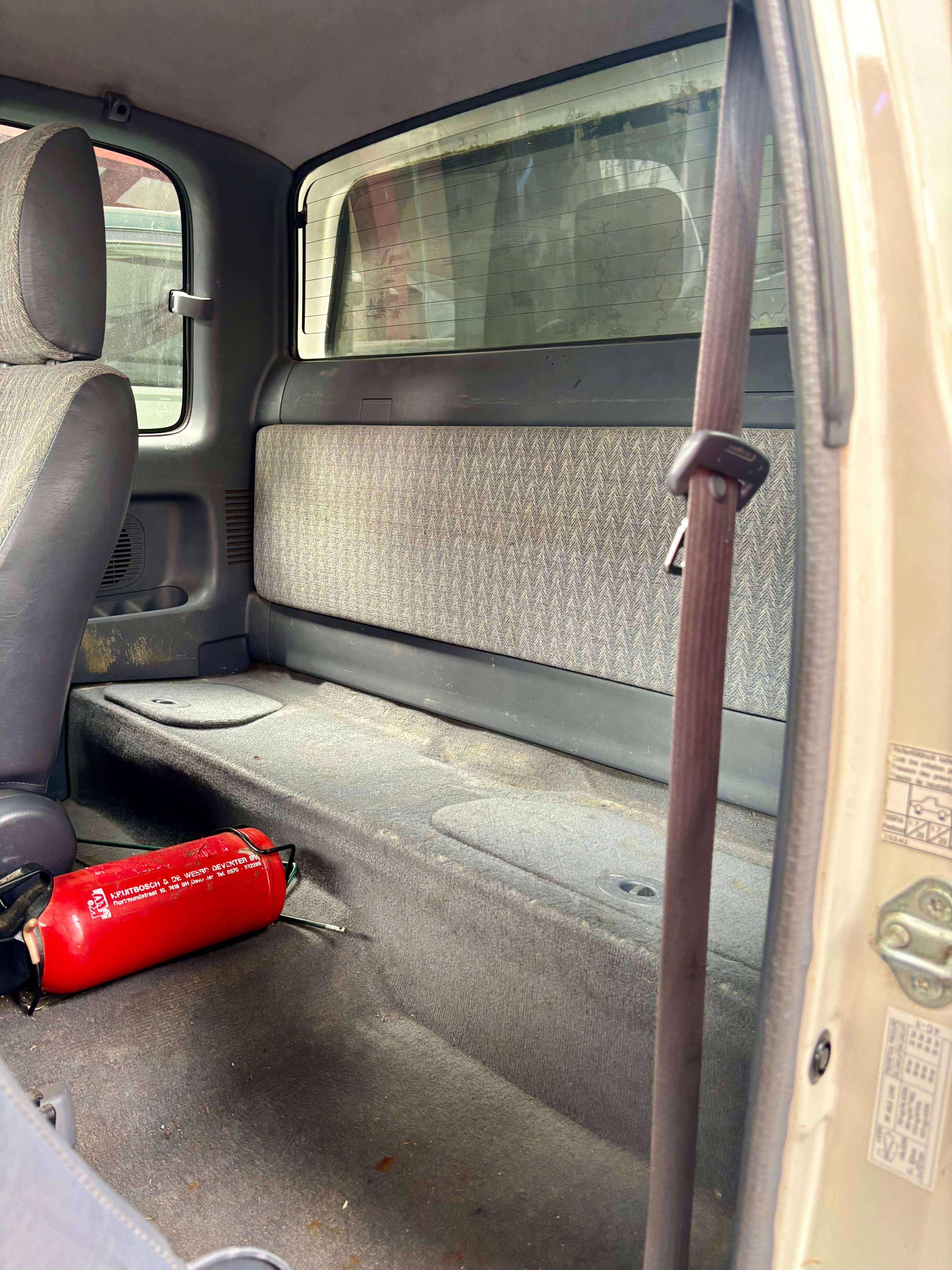Toyota Hilux Extra Cab 2.5 D4D 102 cv 4WD 2+2  Belgium car