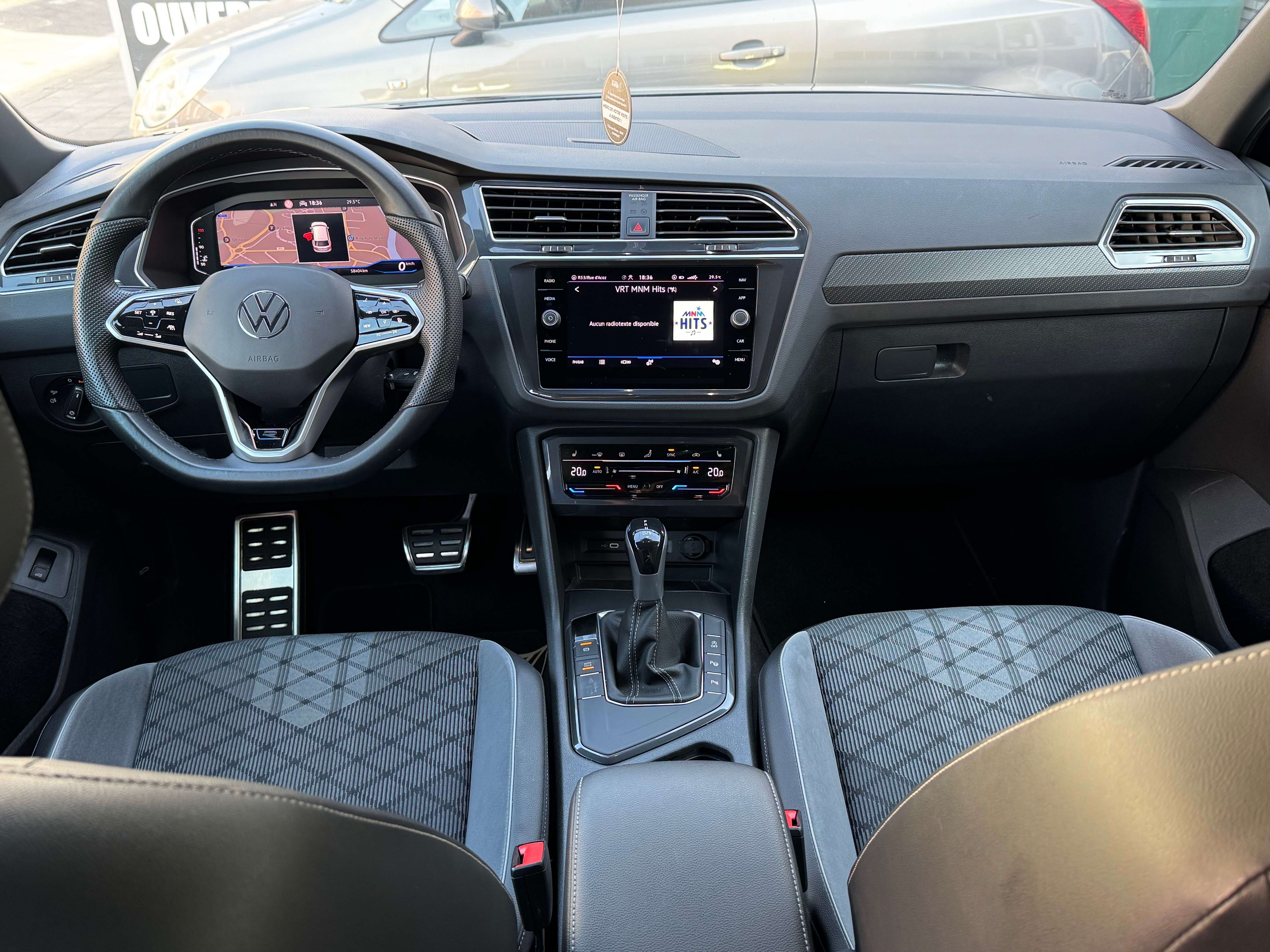 Volkswagen Tiguan 1.5 TSI R-line Boite Auto Feux Led Attache Remorque Camera Tres Propre Carnet Garantie
