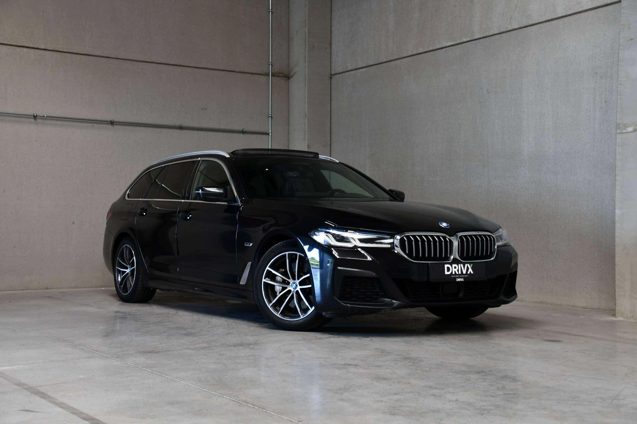 BMW 530 Touring X-Drive I PHEV I M-SPORT I Adaptief onderstel I Integral Active Steering I Laserlichten I Panodak