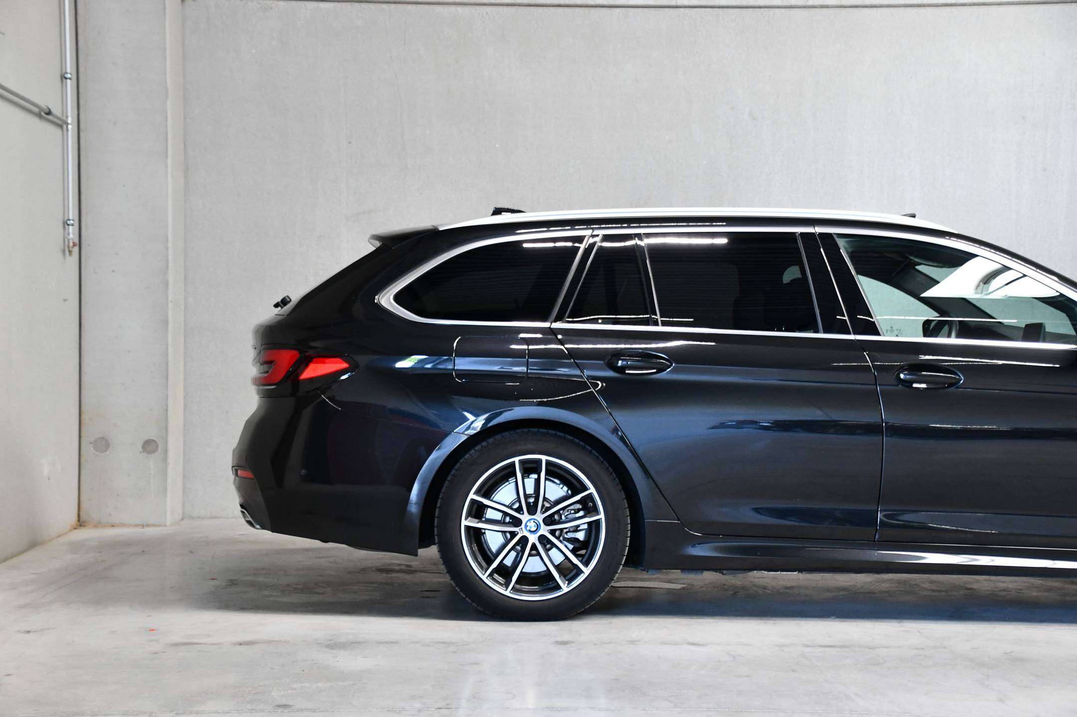 BMW 530 Touring X-Drive I PHEV I M-SPORT I Adaptief onderstel I Integral Active Steering I Laserlichten I Panodak