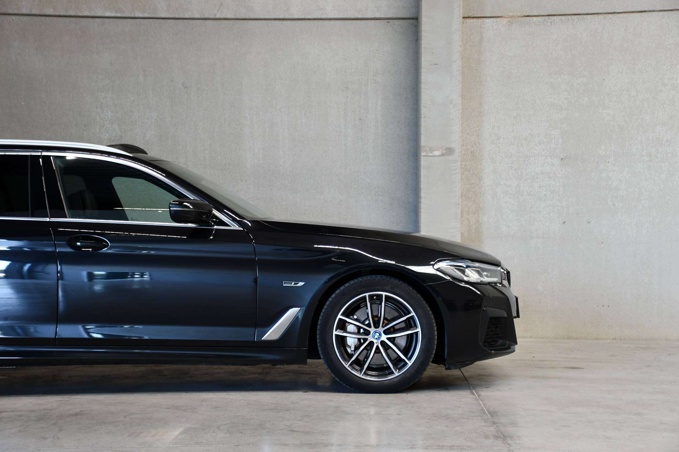 BMW 530 Touring X-Drive I PHEV I M-SPORT I Adaptief onderstel I Integral Active Steering I Laserlichten I Panodak