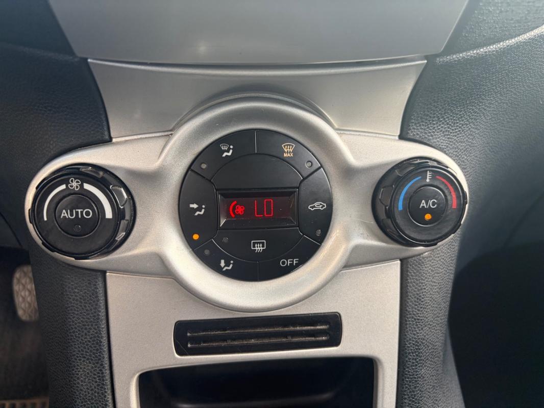 Ford Fiesta 1.4L TDCi 2012 Ambiante FACTURES D ENTRETIEN PAYEMENT EN 3 FOIS