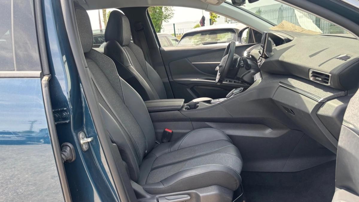 Peugeot 3008 GENERATION-II 1.6 180cv EAT8 HYBRID ALLURE PACK 13333 Hors Taxes