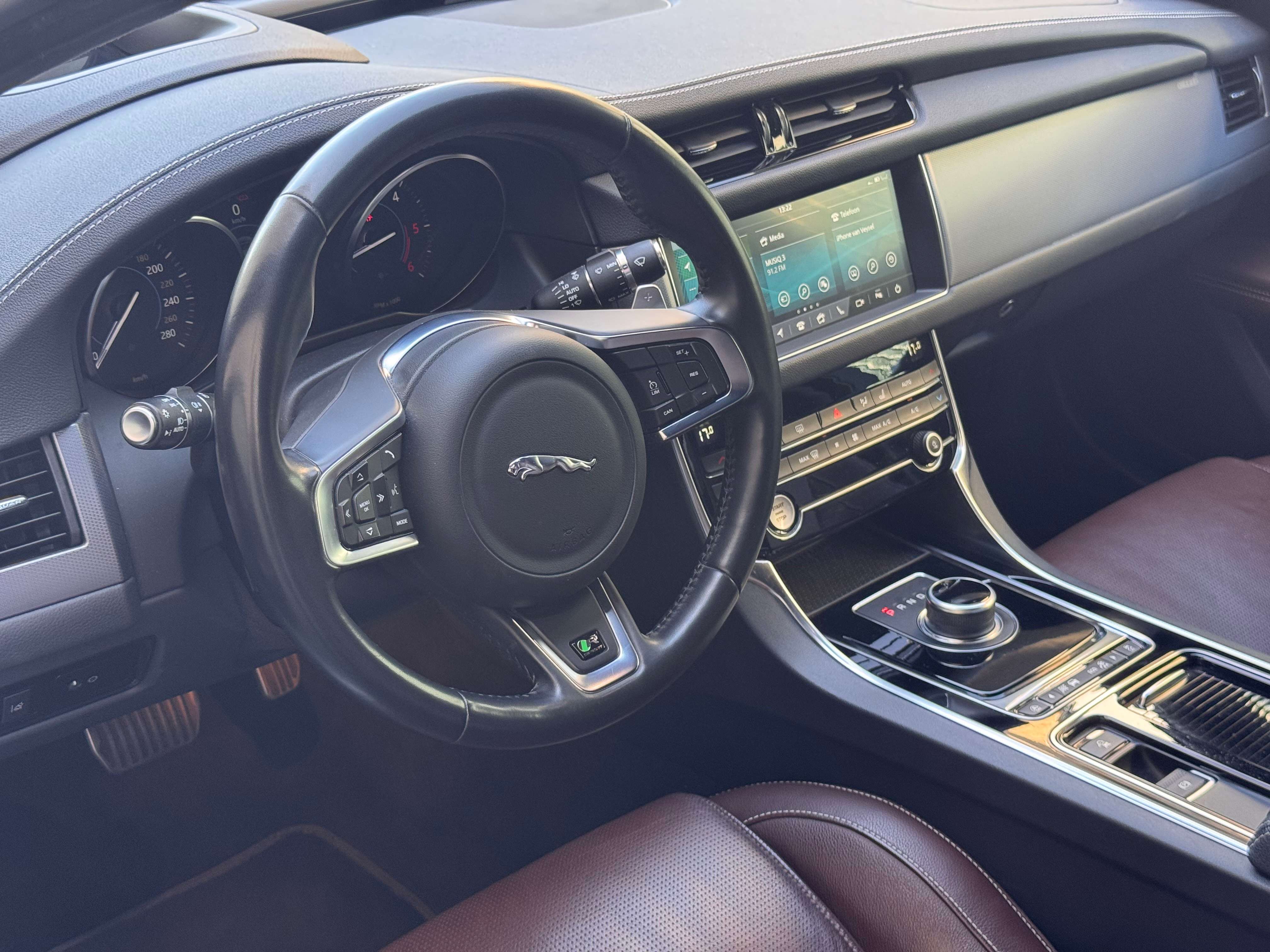 Jaguar XF XF 2.0 D R-Sport (EU6.2)