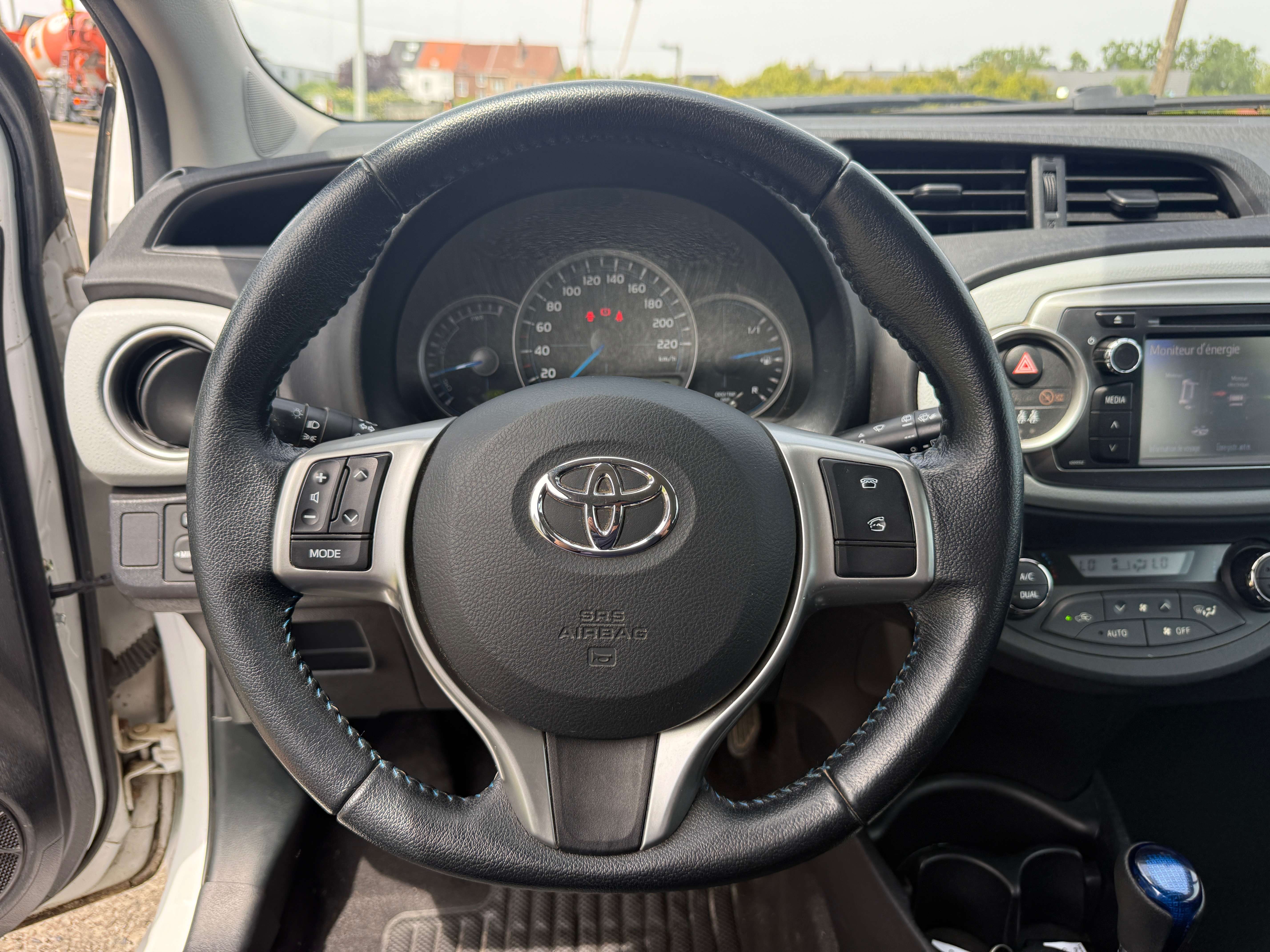 Toyota Yaris Yaris 1.5 HYBRIDE Essence