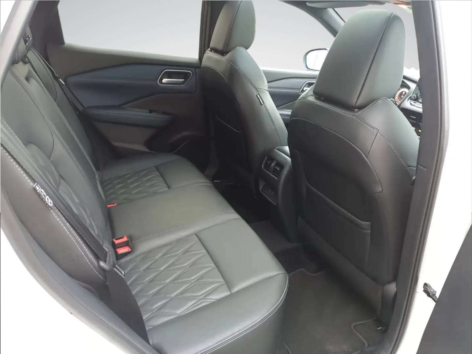 Nissan Qashqai 1.3 DIG-T AWD MHEV Business Premium /GPS/CAMERA//