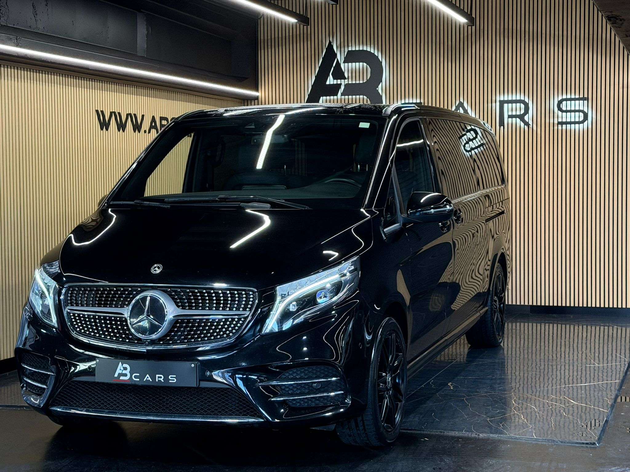 Mercedes-Benz V 300 d 4-Matic * VIP * PACK AMG - FULL OPTIONS *