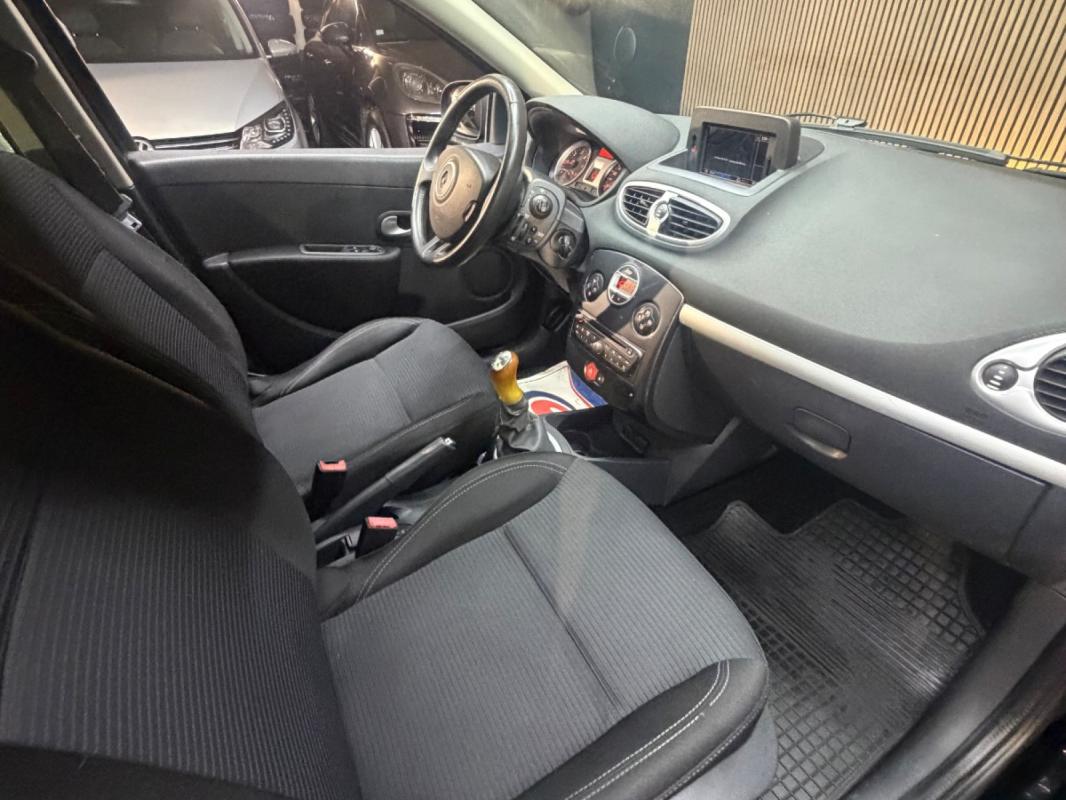 Renault Clio III dCi 75 eco2 TomTom Live