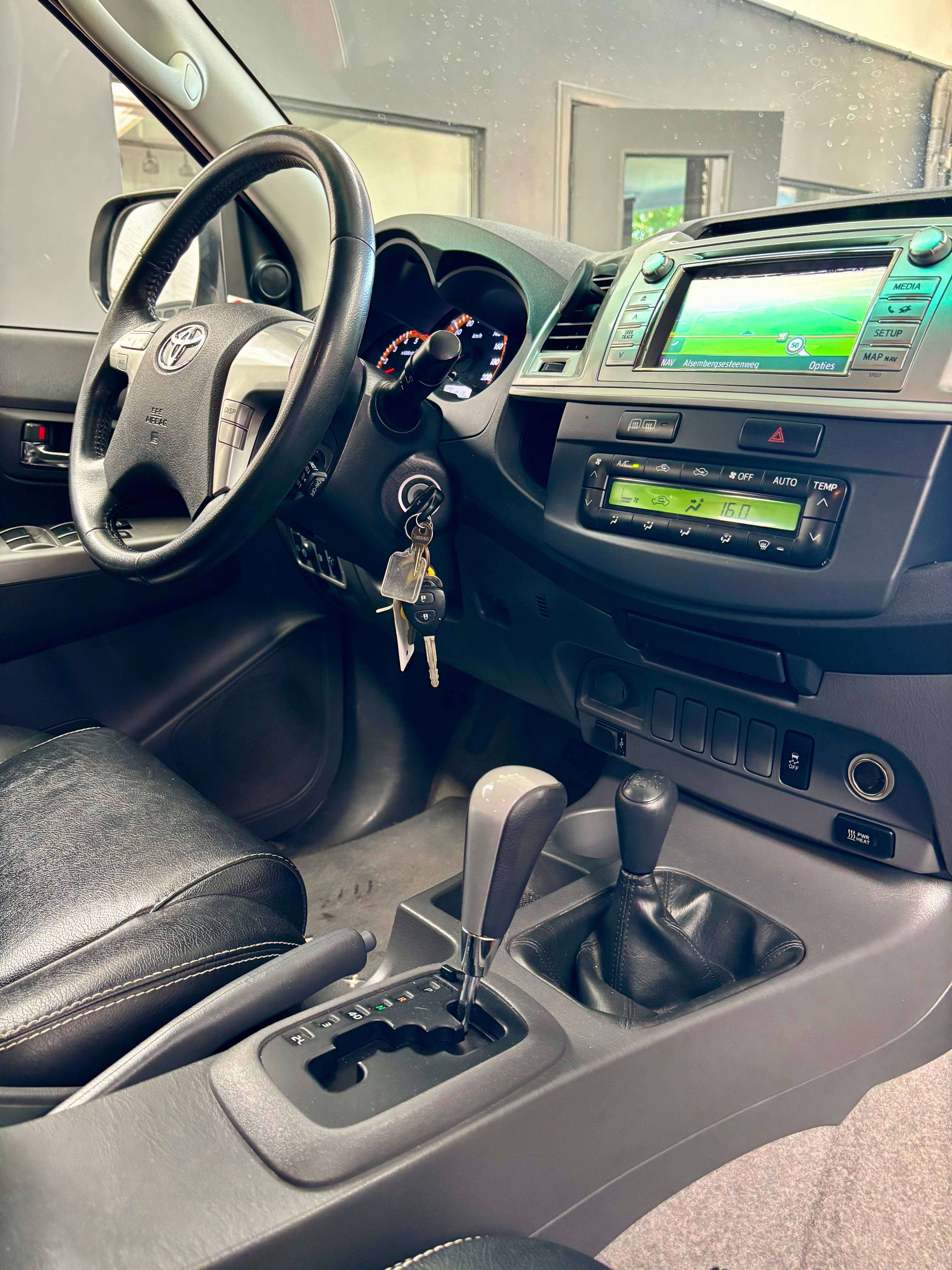 Toyota Hilux 3.0 D BVA Atacama Belge car pass etat neuf