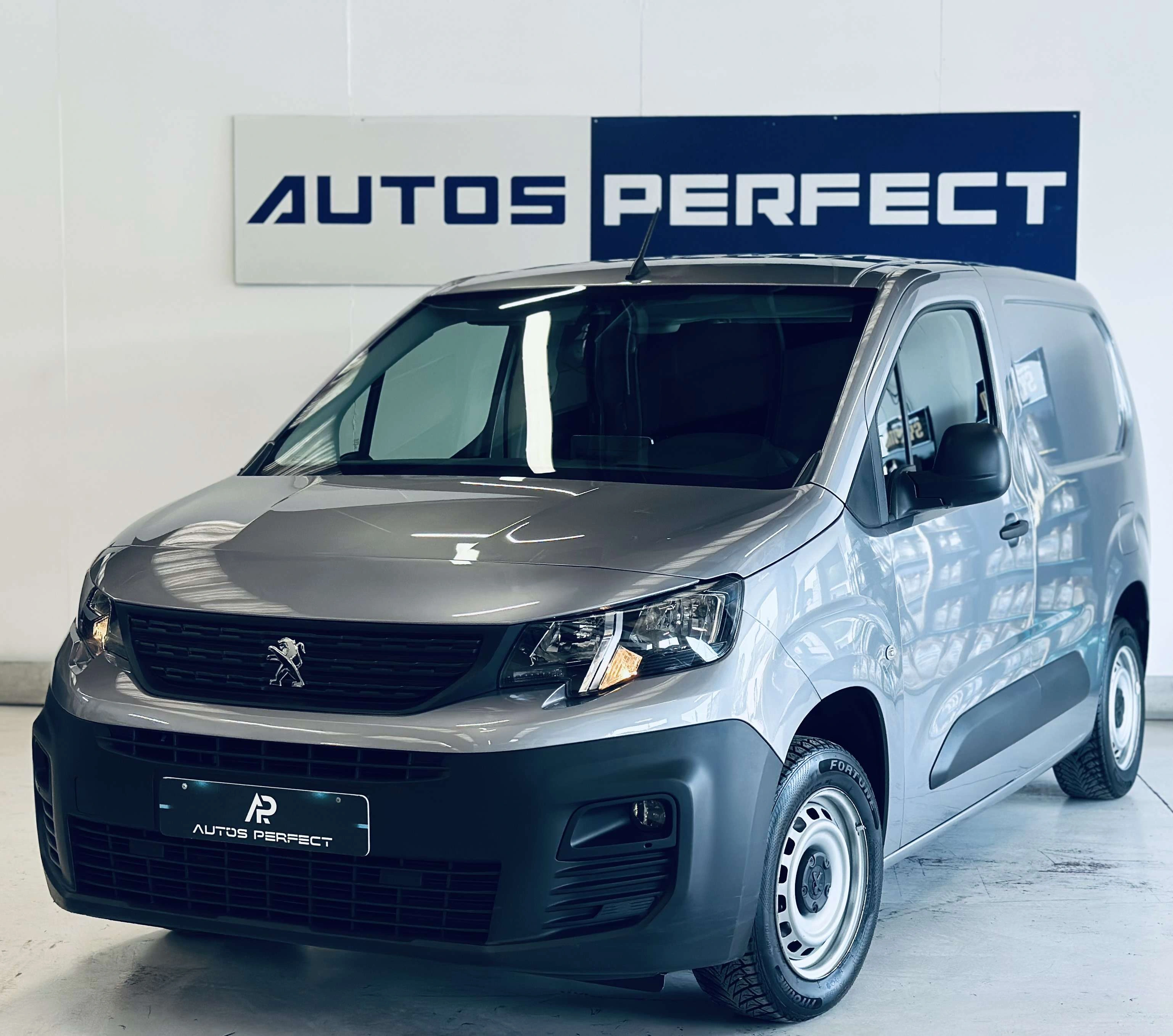 Peugeot Partner 1.2 NEW KIT DISTRI + GROS ENTRETIEN CAMERA NAVI CARPLAY