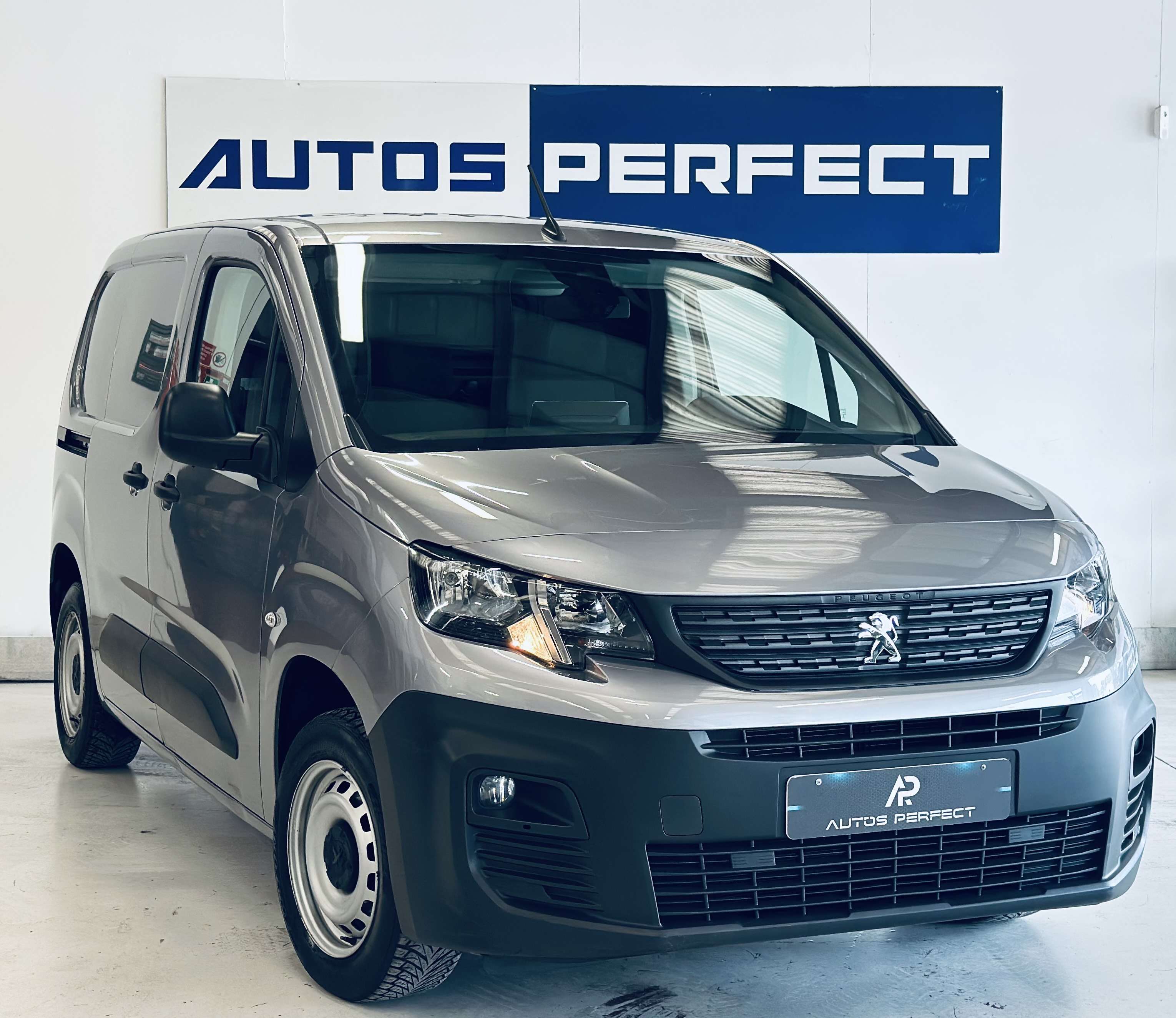Peugeot Partner 1.2 NEW KIT DISTRI + GROS ENTRETIEN CAMERA NAVI CARPLAY
