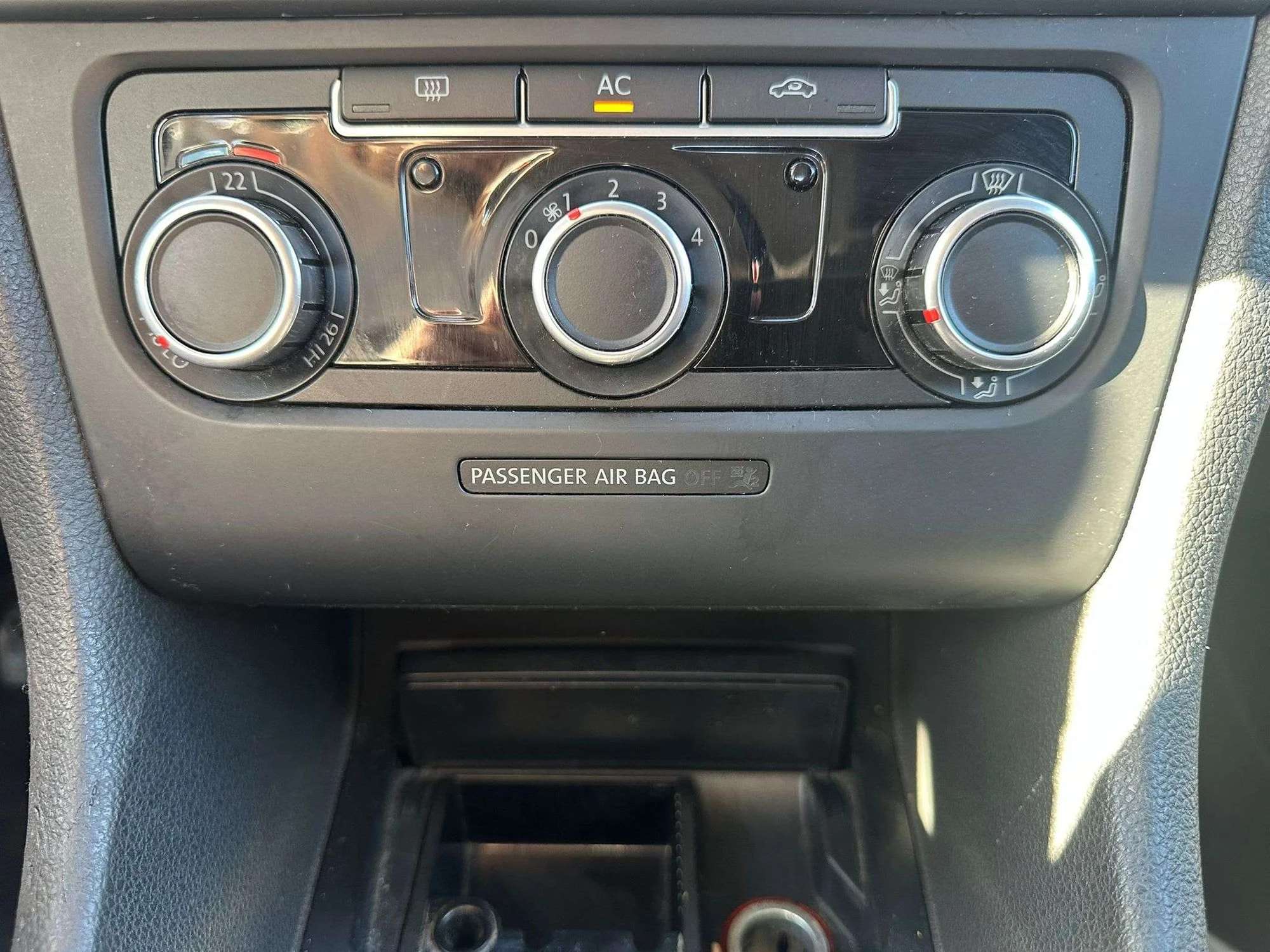 Volkswagen Golf 1.6 TDi /AIRCO/NAVI/RADIO/5 PORTES