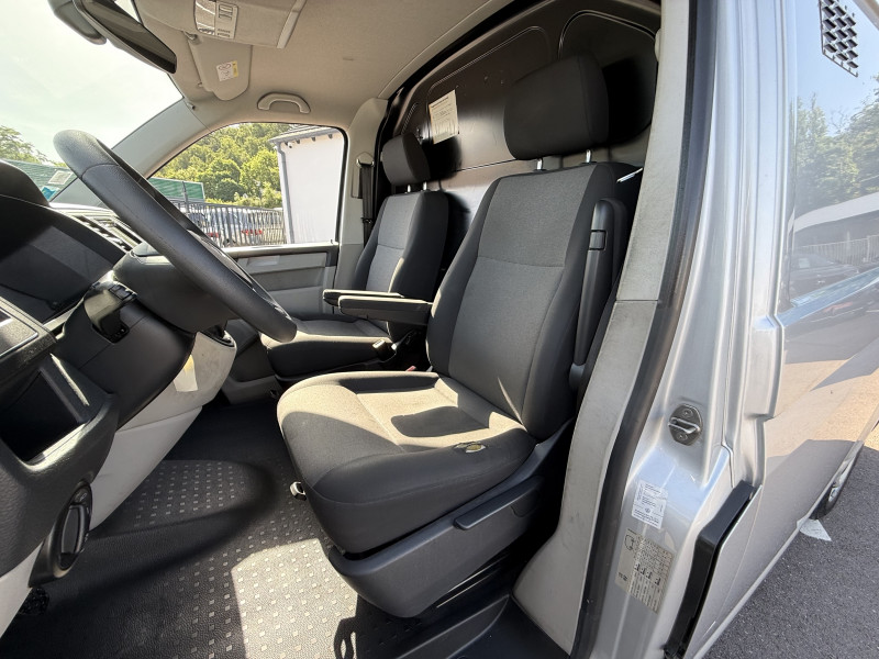 Volkswagen TRANSPORTER FG / PRIX HT 14 141,67 / 3.0T L1H1 2.0 TDI 102CH BUSINESS LINE