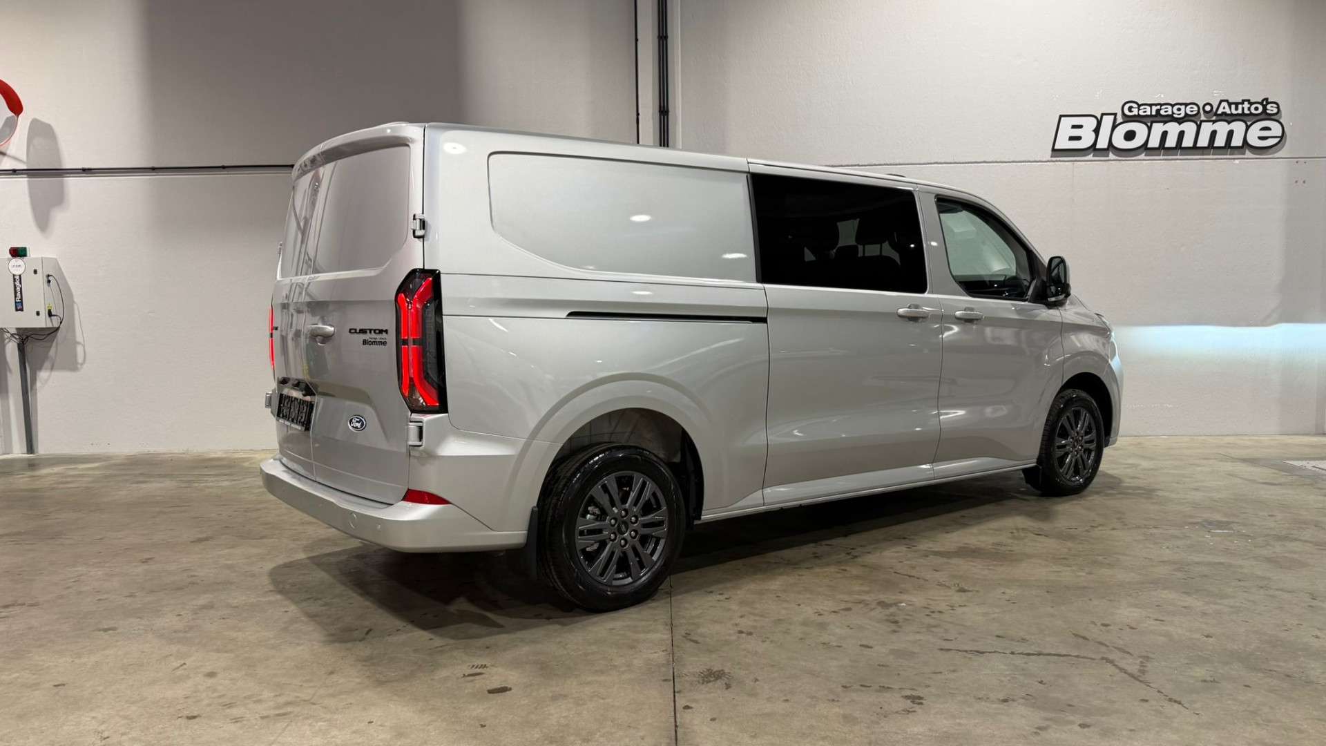 Ford Transit Custom 320 2.0 TDCI L2H1 Limited DC NIEUW ! 6-zit! 170 PK