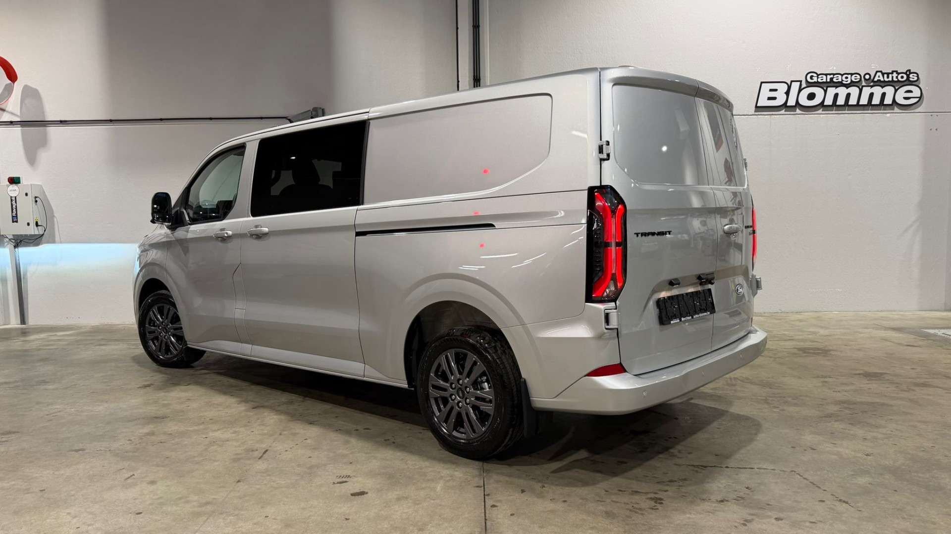 Ford Transit Custom 320 2.0 TDCI L2H1 Limited DC NIEUW ! 6-zit! 170 PK
