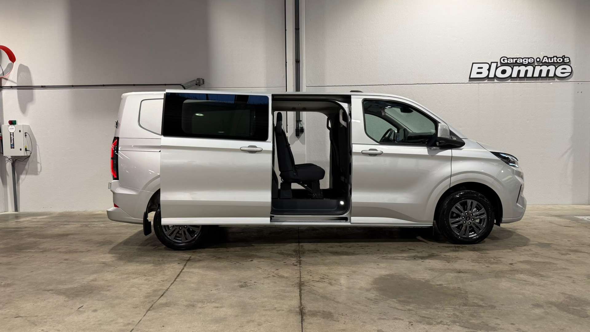 Ford Transit Custom 320 2.0 TDCI L2H1 Limited DC NIEUW ! 6-zit! 170 PK