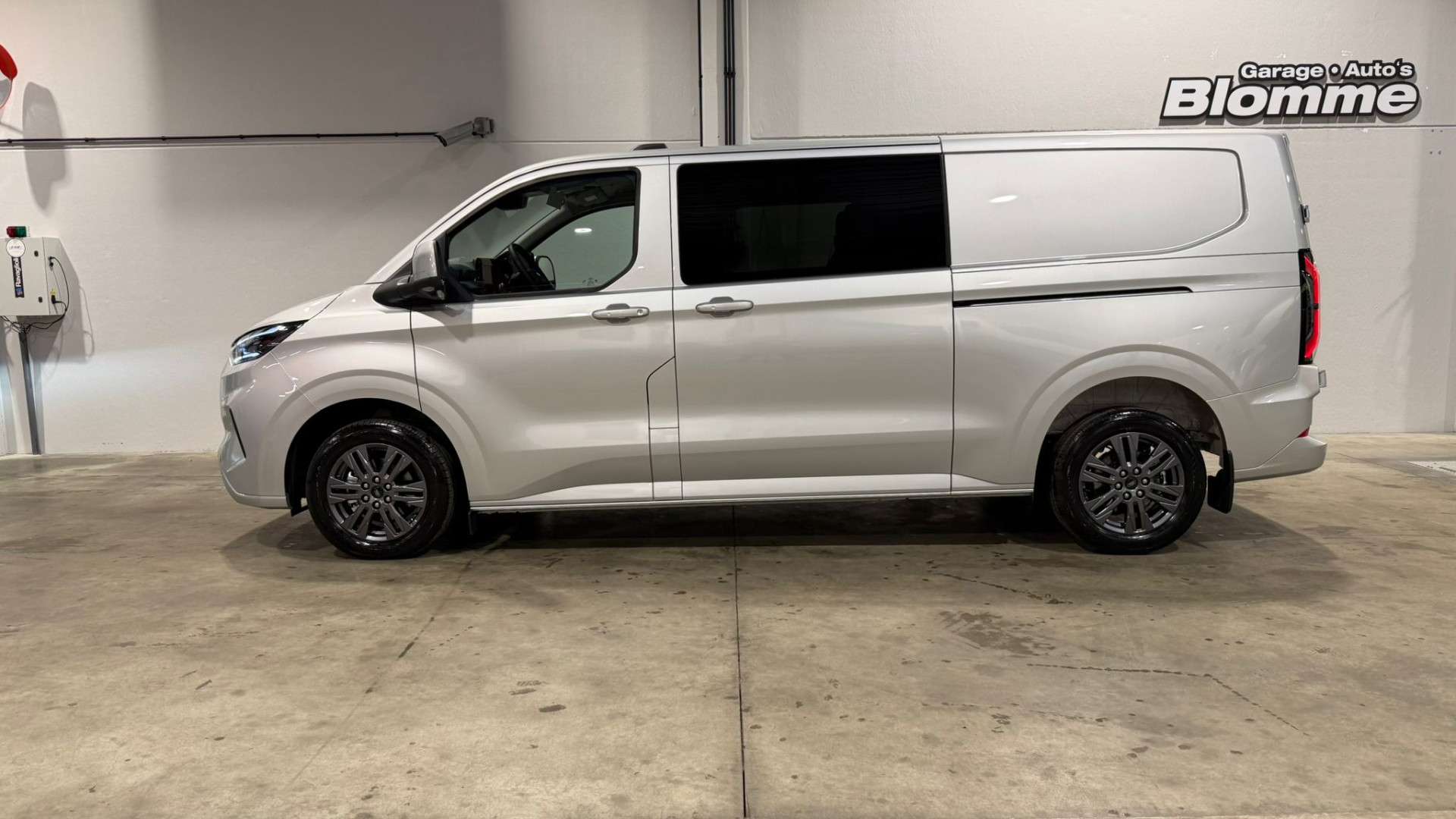 Ford Transit Custom 320 2.0 TDCI L2H1 Limited DC NIEUW ! 6-zit! 170 PK