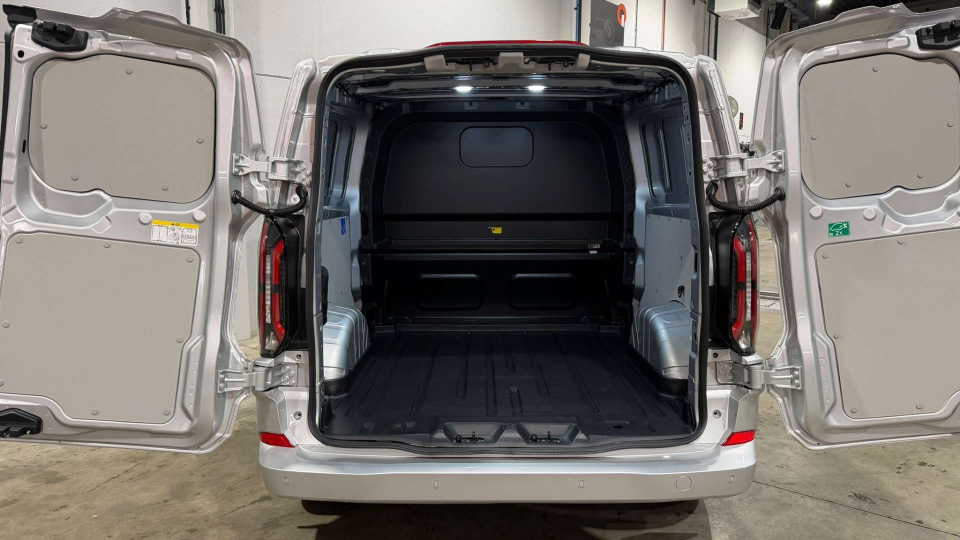 Ford Transit Custom 320 2.0 TDCI L2H1 Limited DC NIEUW ! 6-zit! 170 PK
