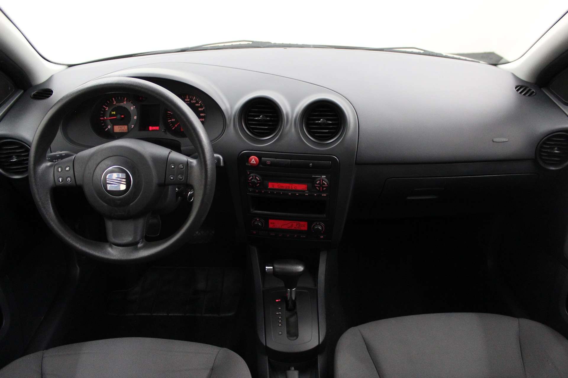 SEAT Ibiza Ibiza 1.4i 16v Stylance * Boite Auto * Garantie *