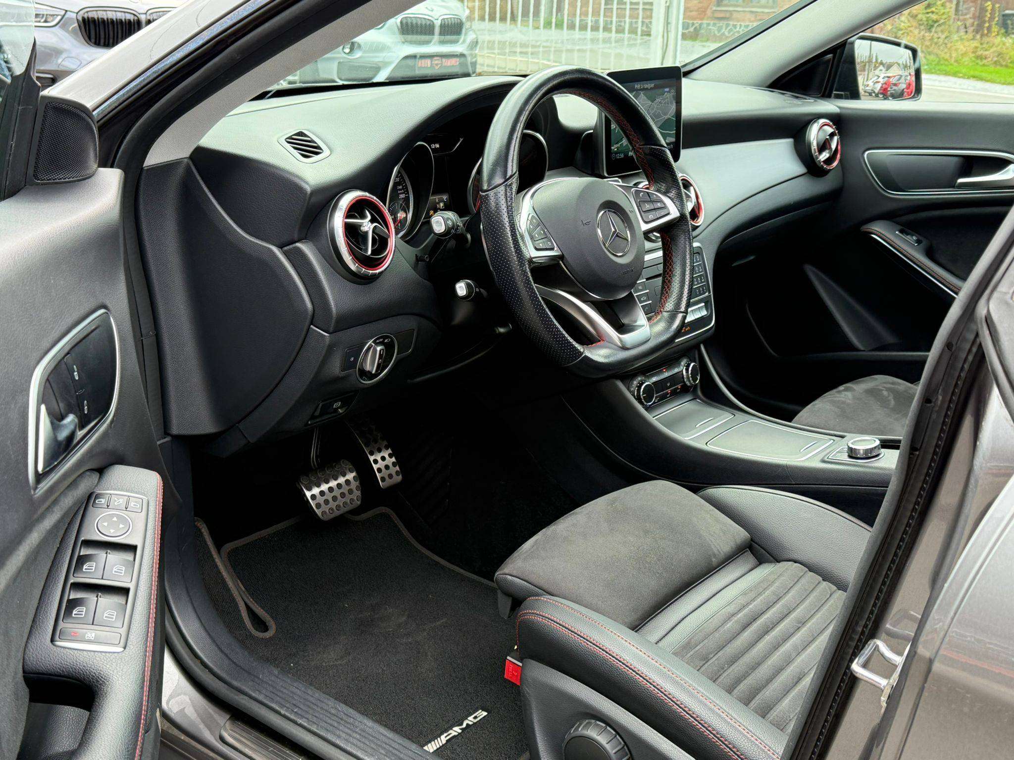 Mercedes-Benz CLA 200 CLA 200 d AMG Line / Toit Pano / Led / Full Option