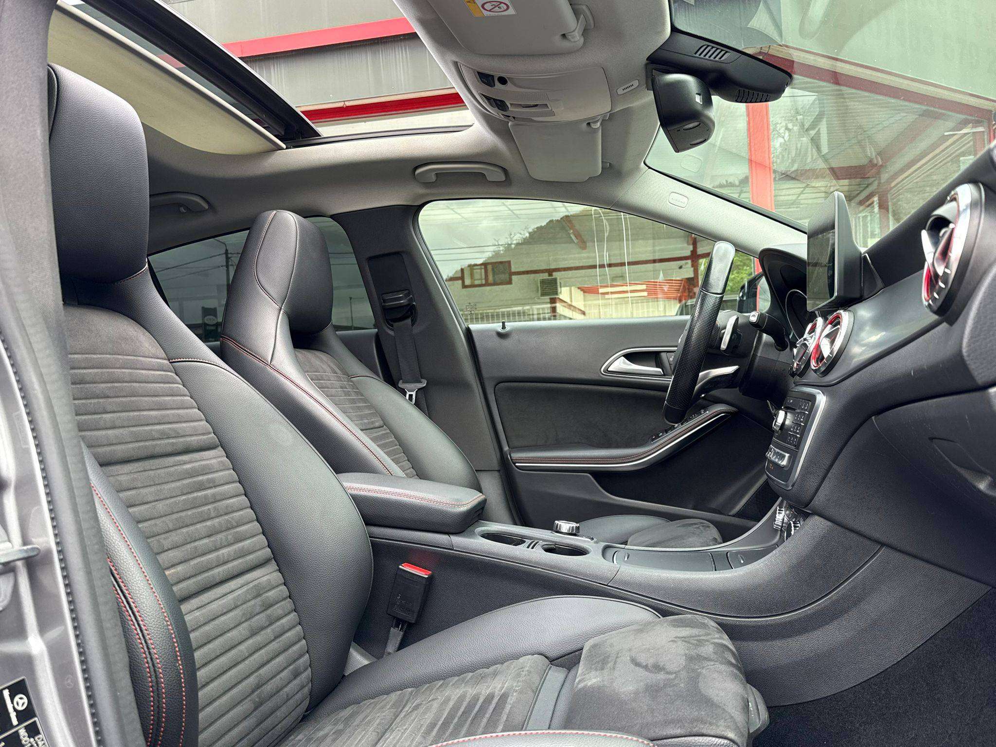 Mercedes-Benz CLA 200 CLA 200 d AMG Line / Toit Pano / Led / Full Option