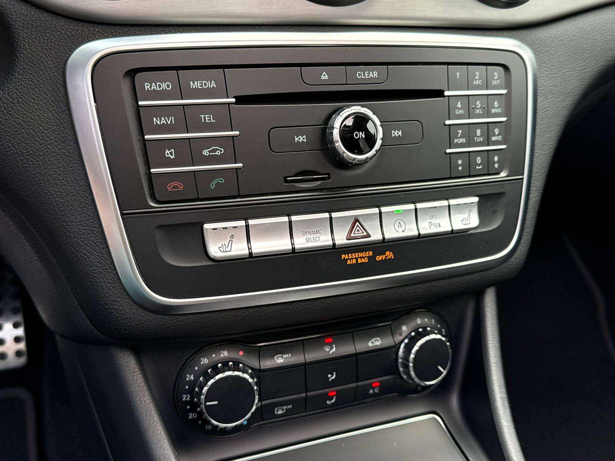Mercedes-Benz CLA 200 CLA 200 d AMG Line / Toit Pano / Led / Full Option