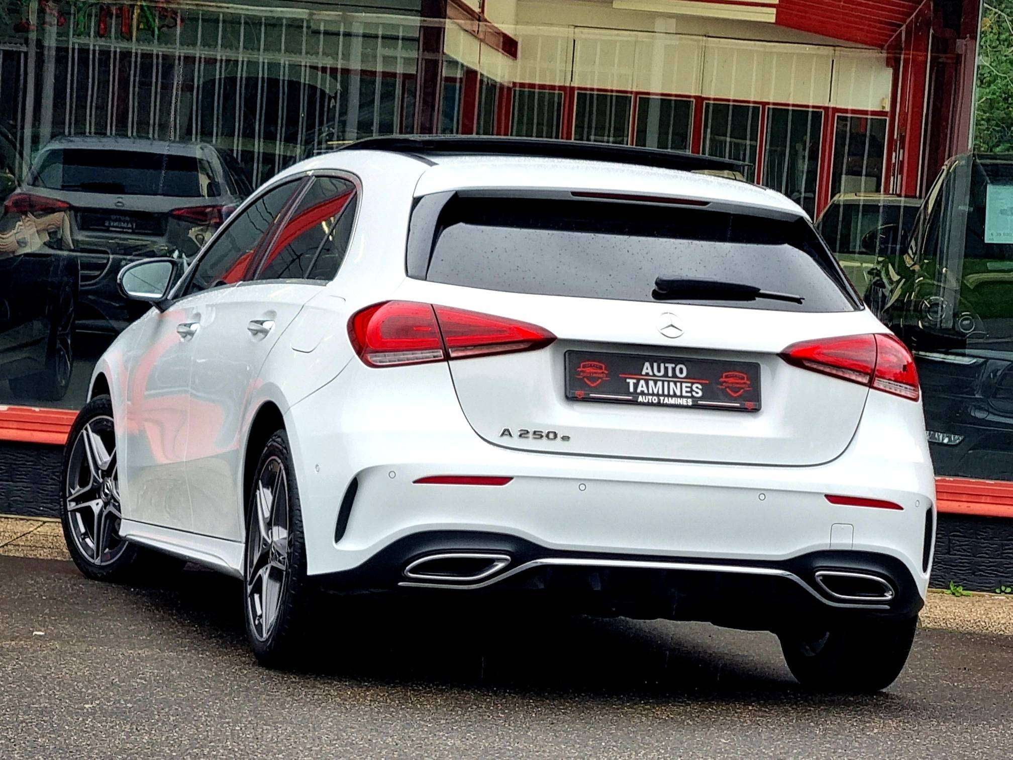 Mercedes-Benz A 250 AMG Line / 1er Main / Pano / TVAC / Full Option