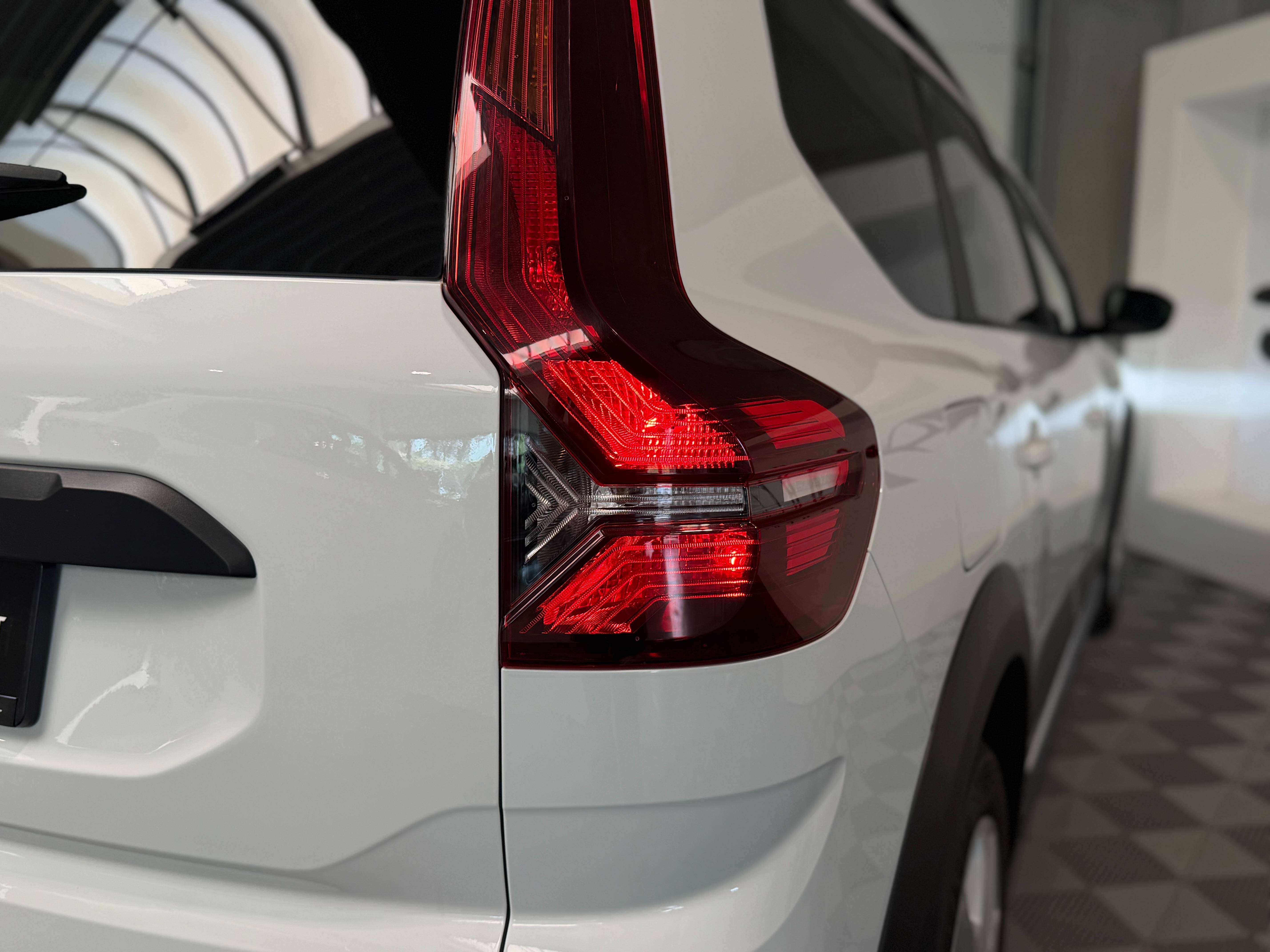 Dacia Jogger 1.6i Hybride Expression, Capteurs AR, Apple Car-Play