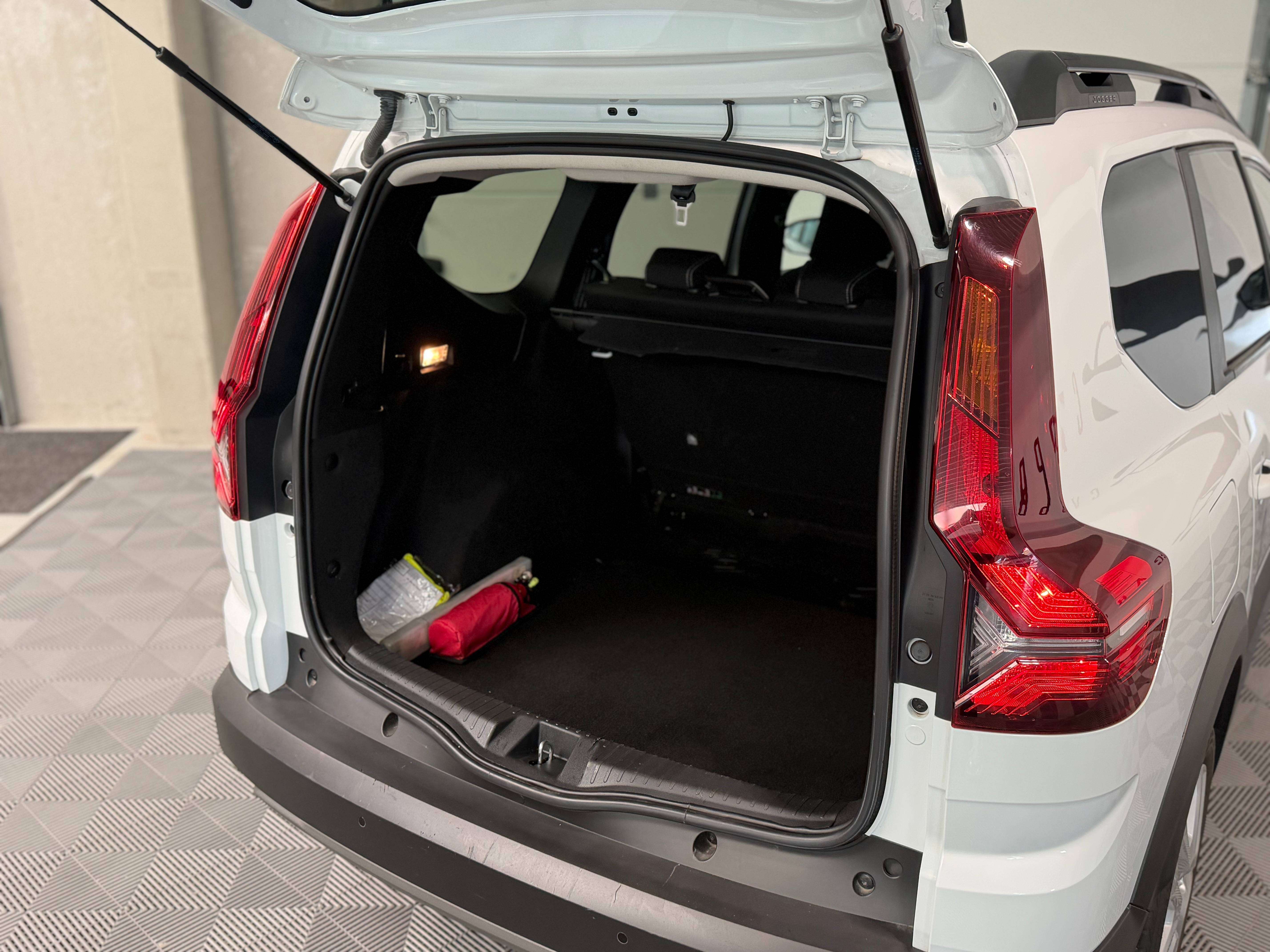 Dacia Jogger 1.6i Hybride Expression, Capteurs AR, Apple Car-Play