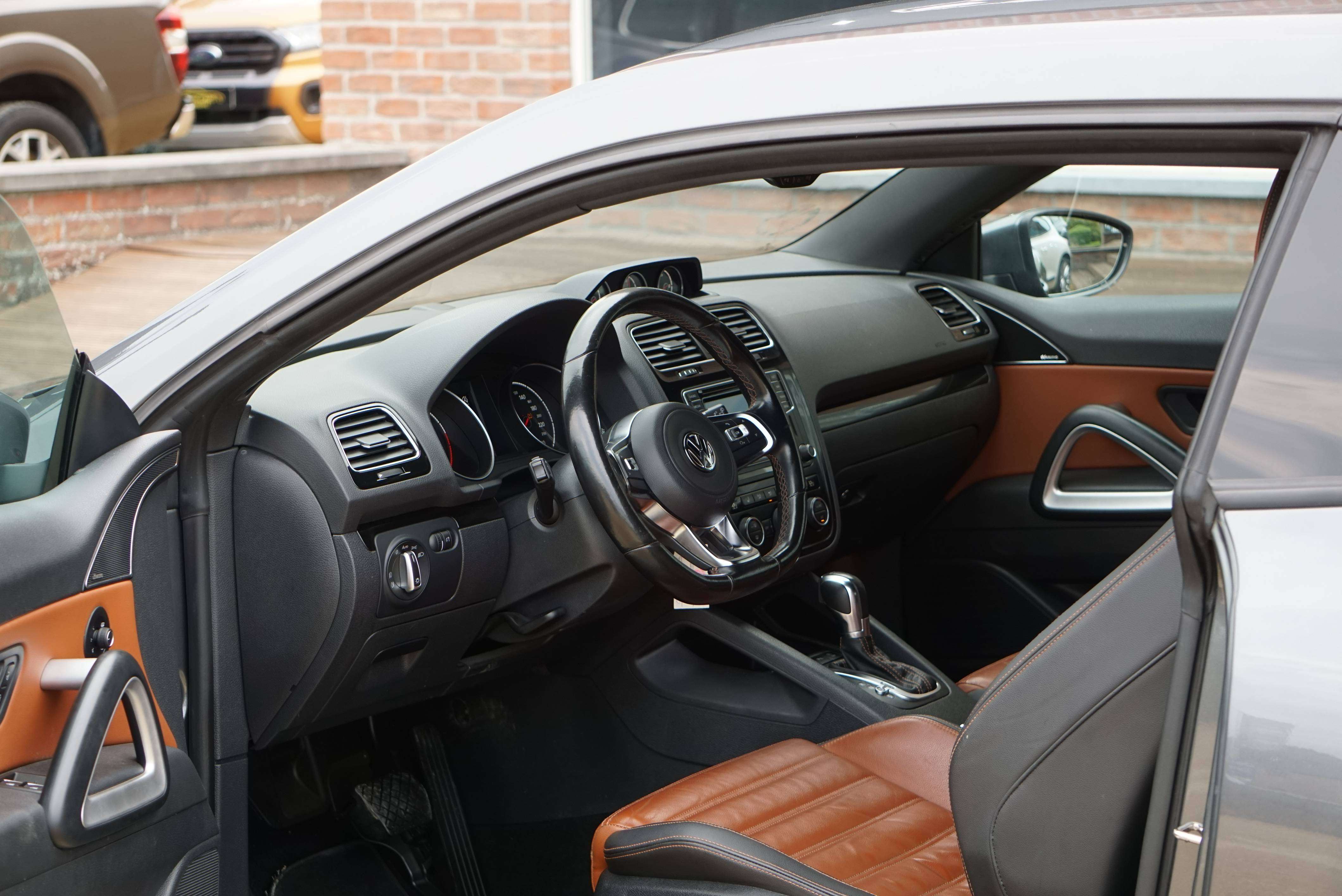 Volkswagen Scirocco 2.0 TSI R-Line DSG6 BI-XENON NAVI CARNET COMPLET
