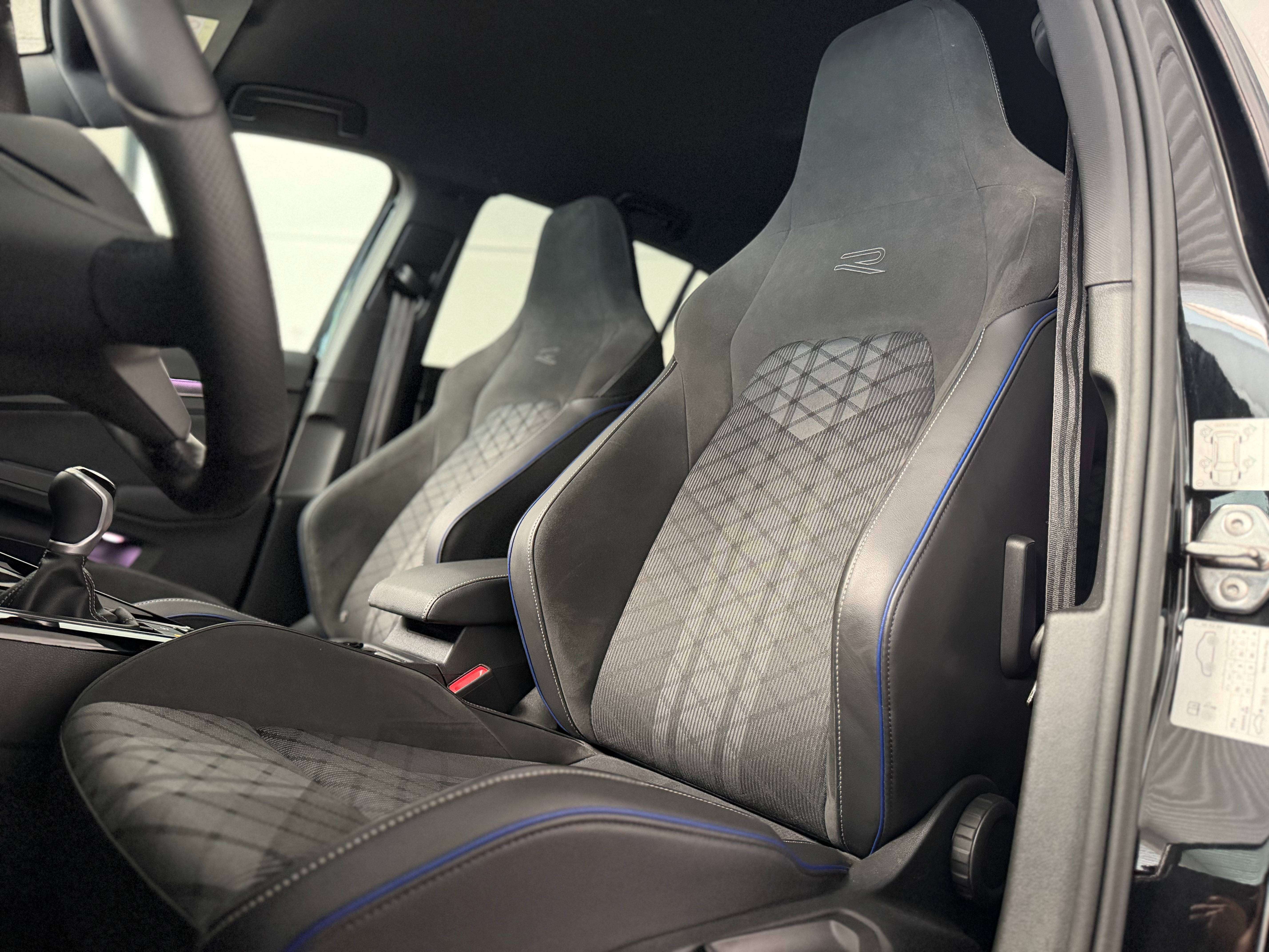 Volkswagen Golf 1.5 eTSI R-Line, Apple Car-Play, Camera de recul, Capteurs AV/AR